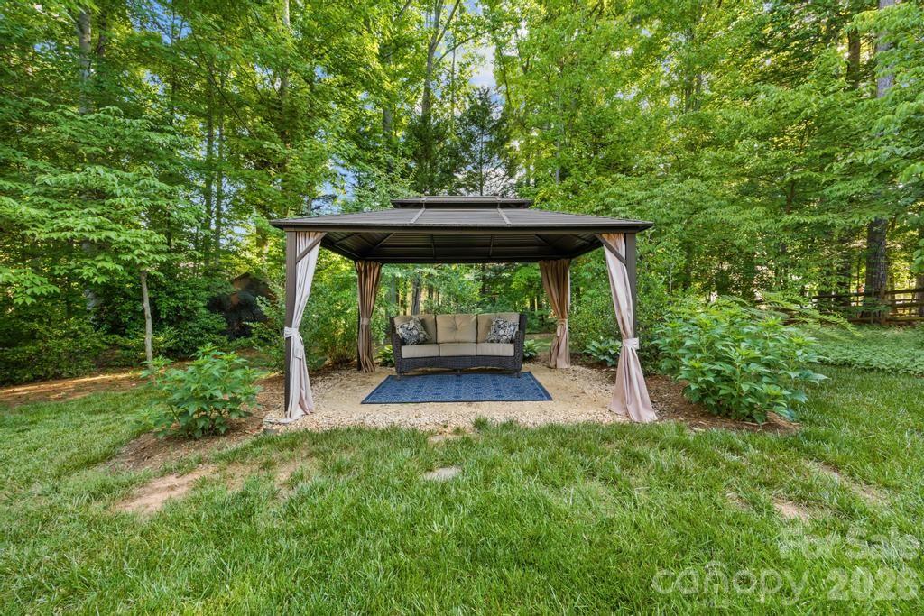17028 Hampton Trace Road — Huntersville