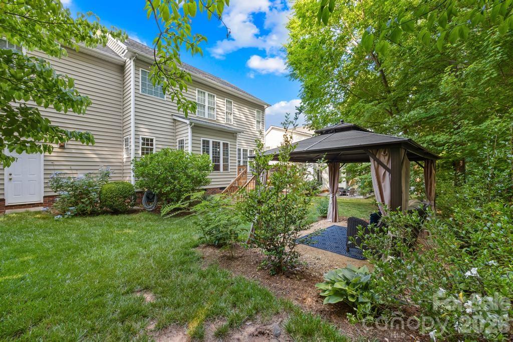 17028 Hampton Trace Road — Huntersville