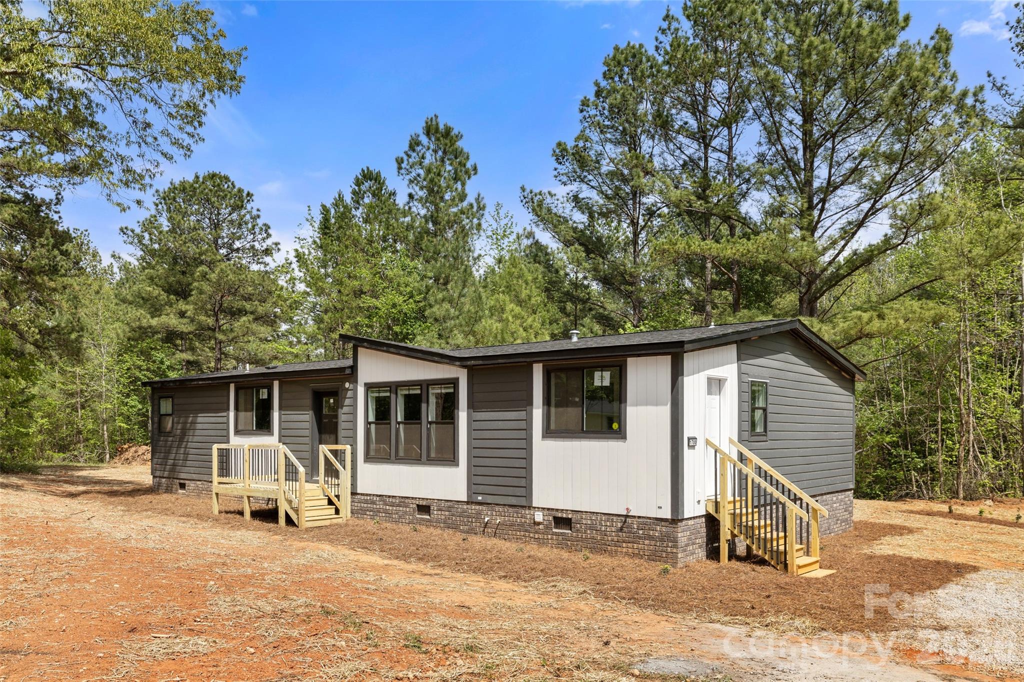 1700 Logan Terry Road — Lancaster