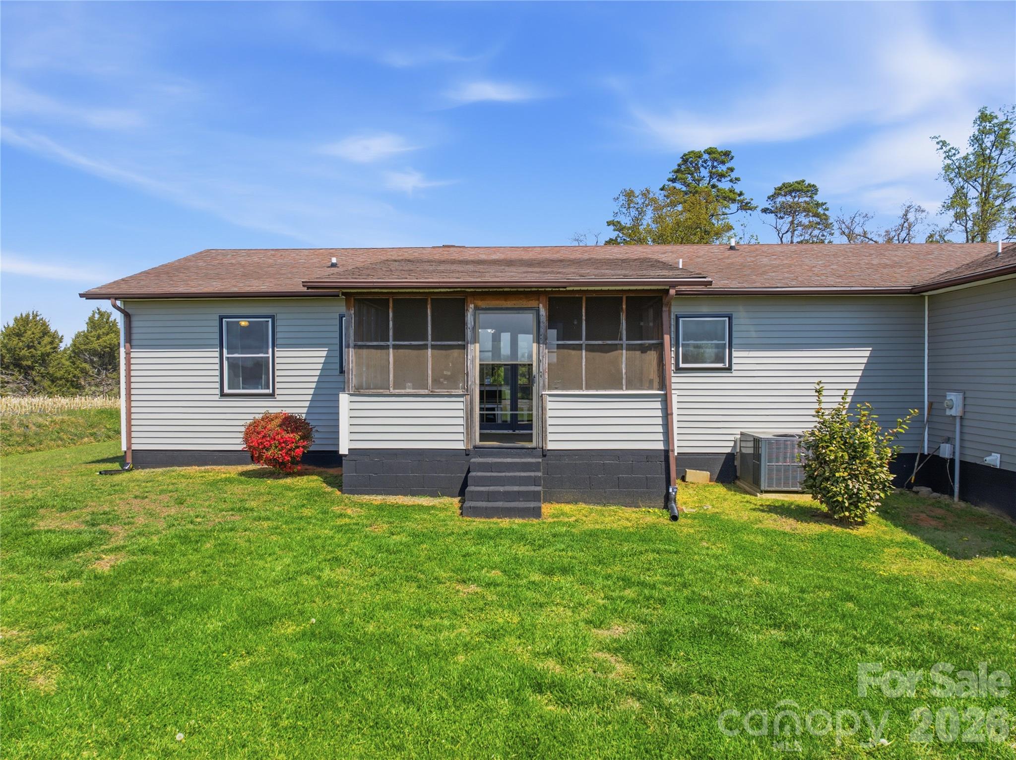 2452 Tower Road — East Bend