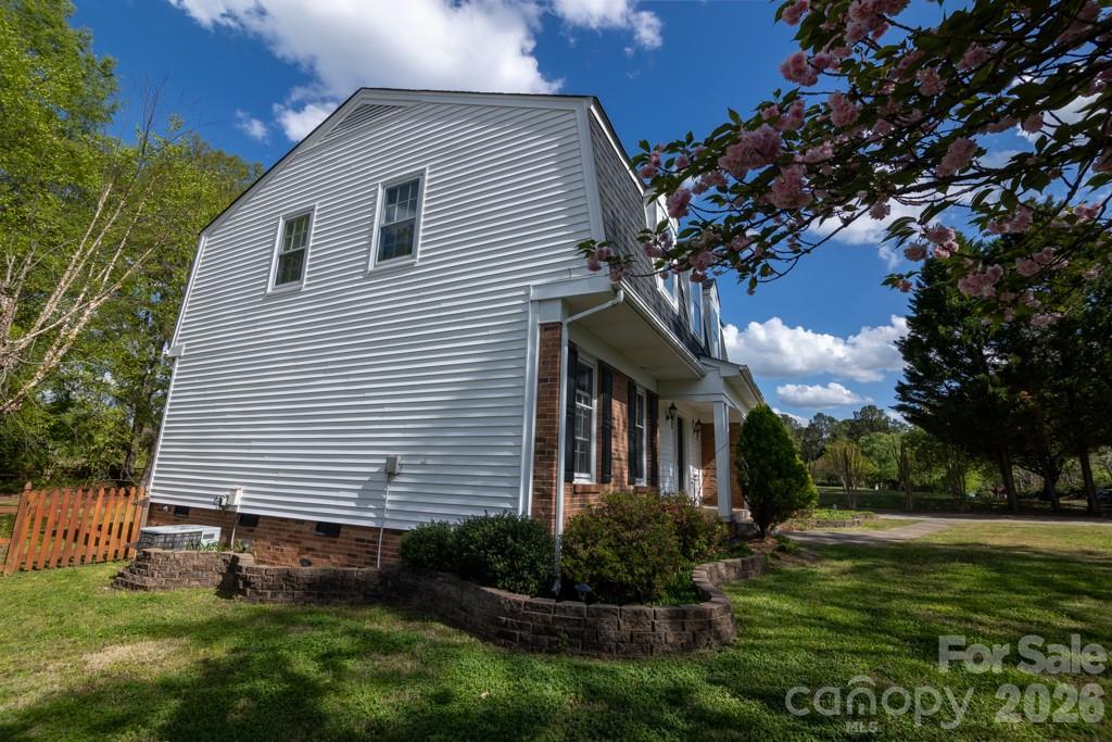 2232 Lawton Bluff Road — Charlotte