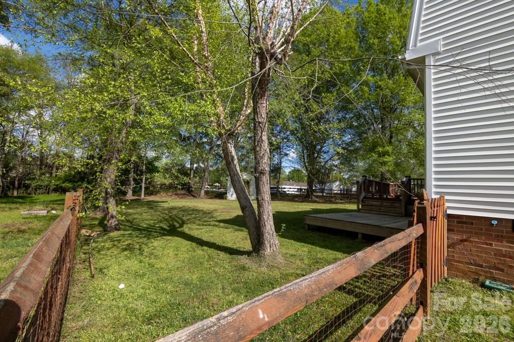2232 Lawton Bluff Road — Charlotte
