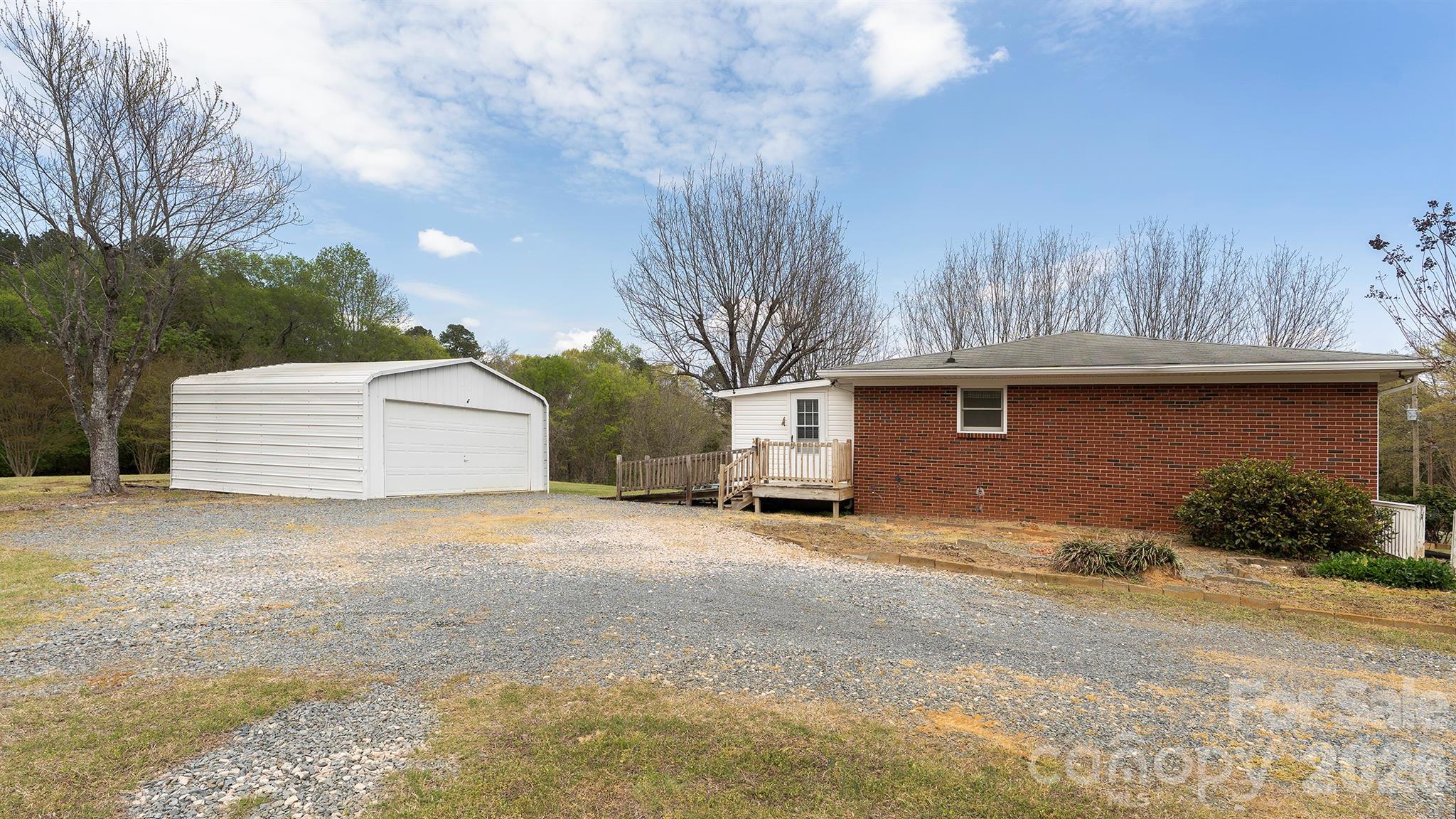 2700 Mount Pleasant Road S — Mount Pleasant