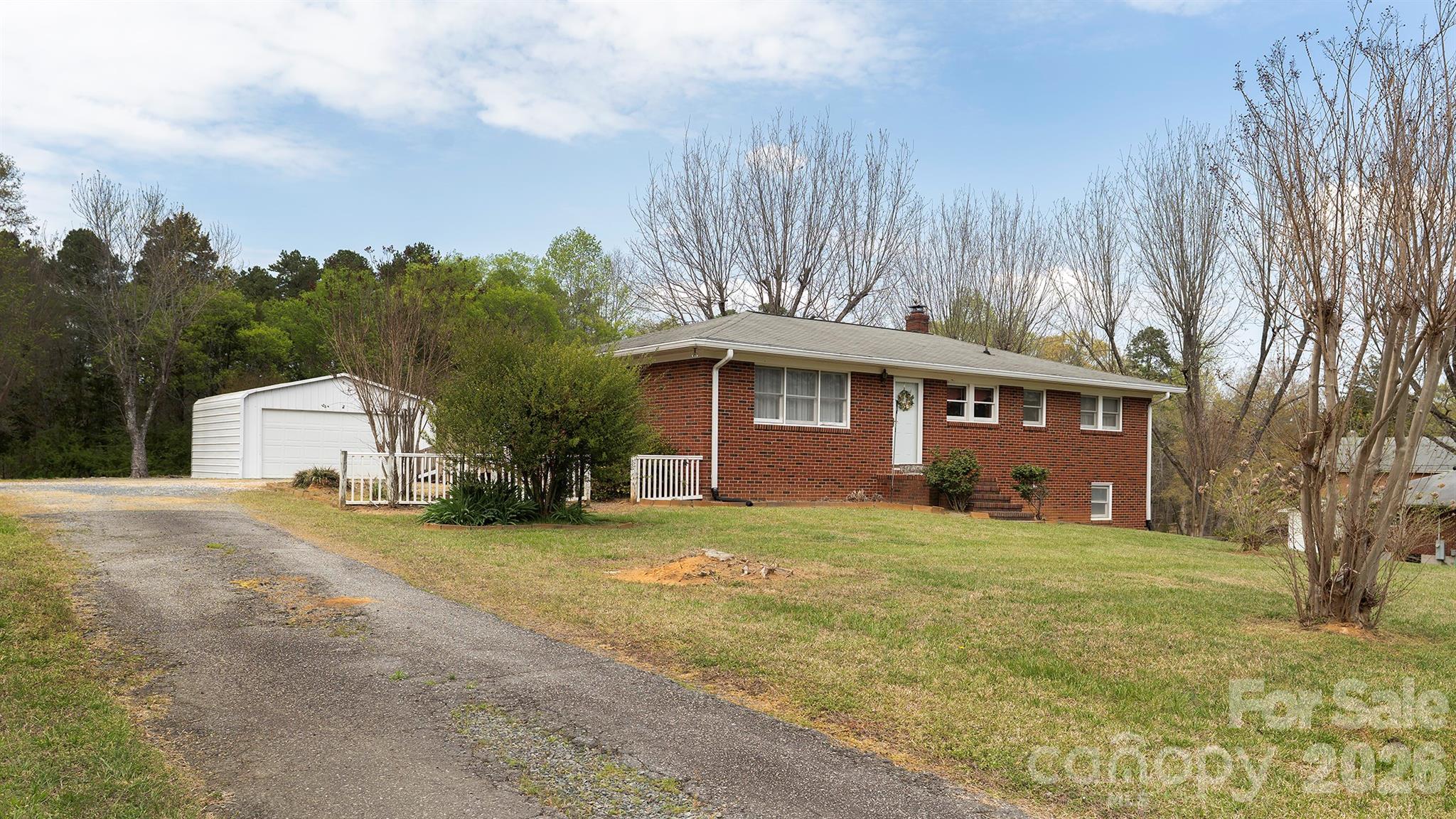 2700 Mount Pleasant Road S — Mount Pleasant