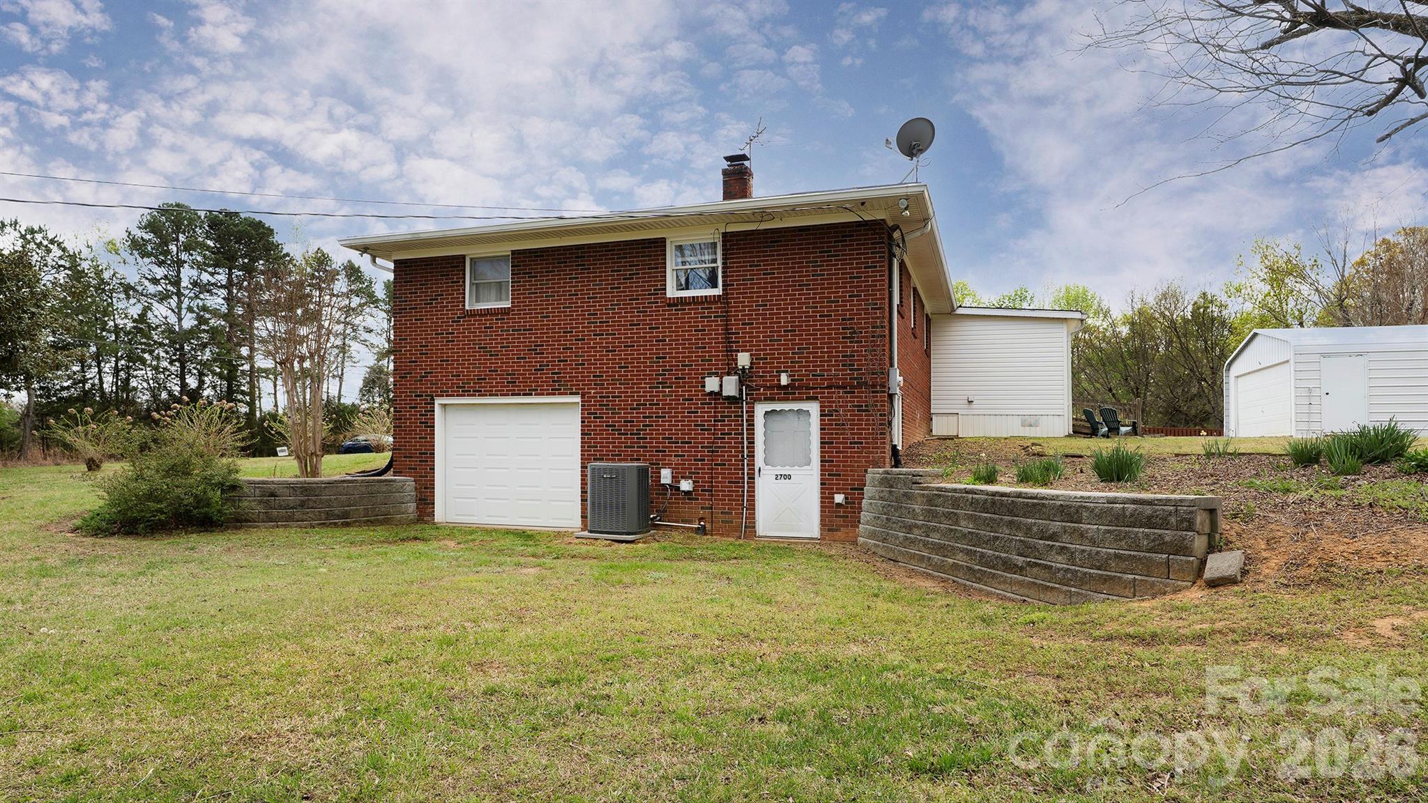 2700 Mount Pleasant Road S — Mount Pleasant