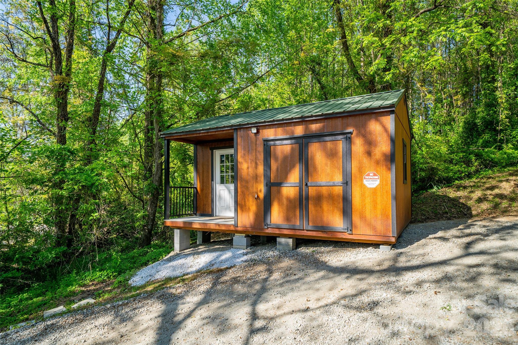 328 Old Greenville Road — Zirconia