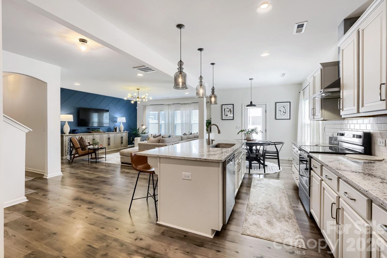 7004 Duncan Acres Drive #142 — Belmont