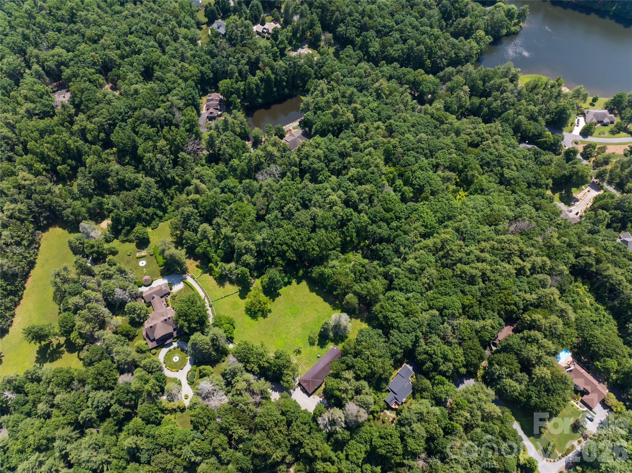 34 Oak Gate Drive — Hendersonville