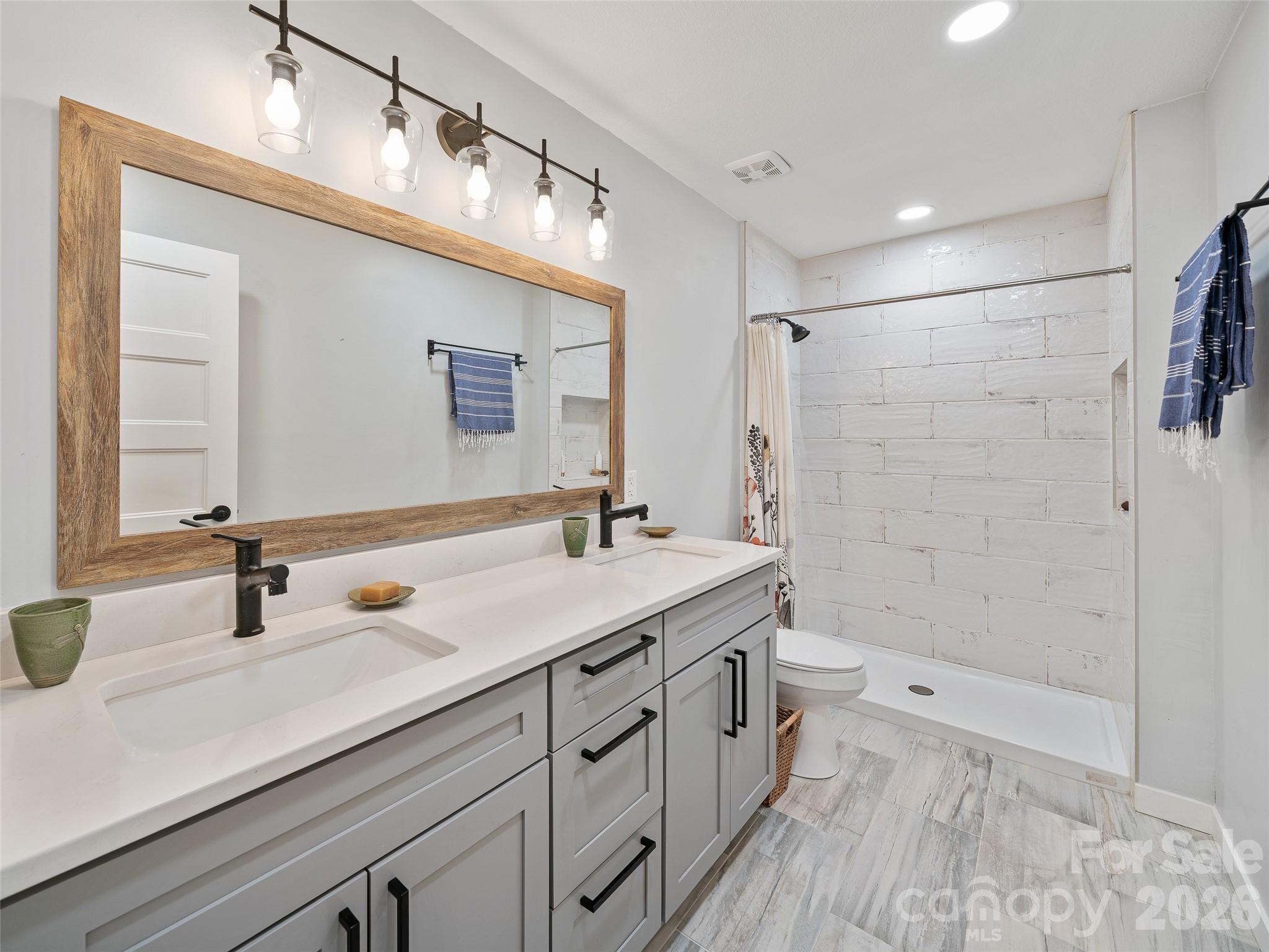 1280 Old Mine Fork Road — Burnsville