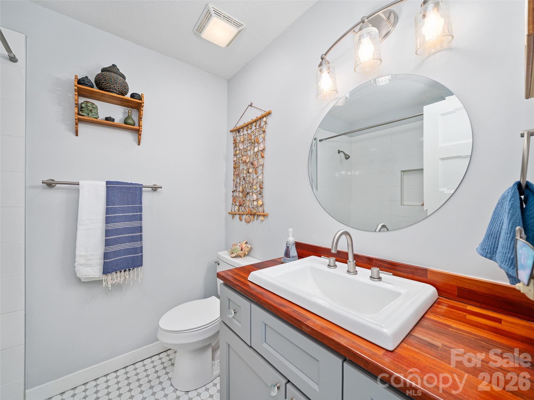 1280 Old Mine Fork Road — Burnsville