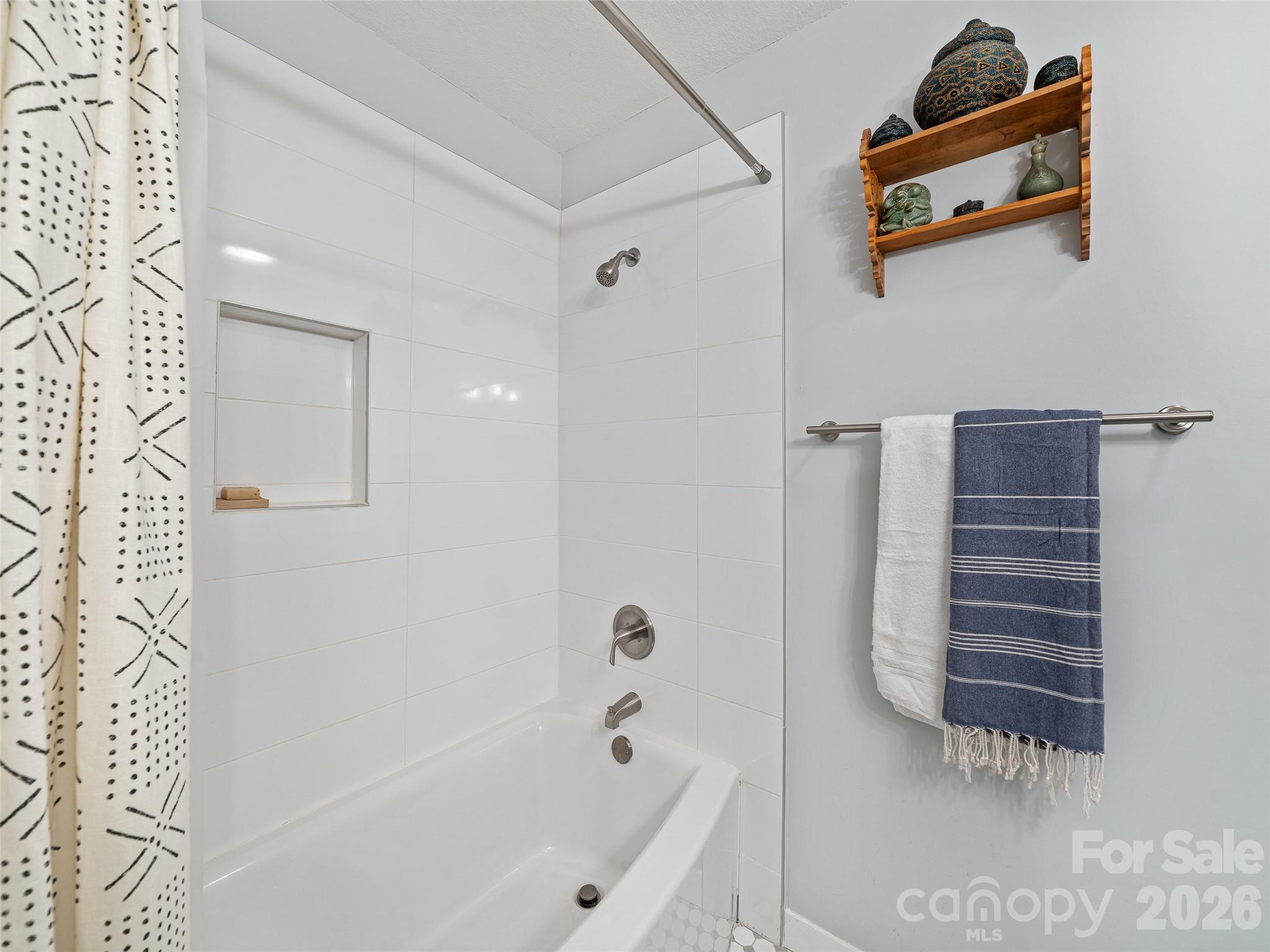 1280 Old Mine Fork Road — Burnsville