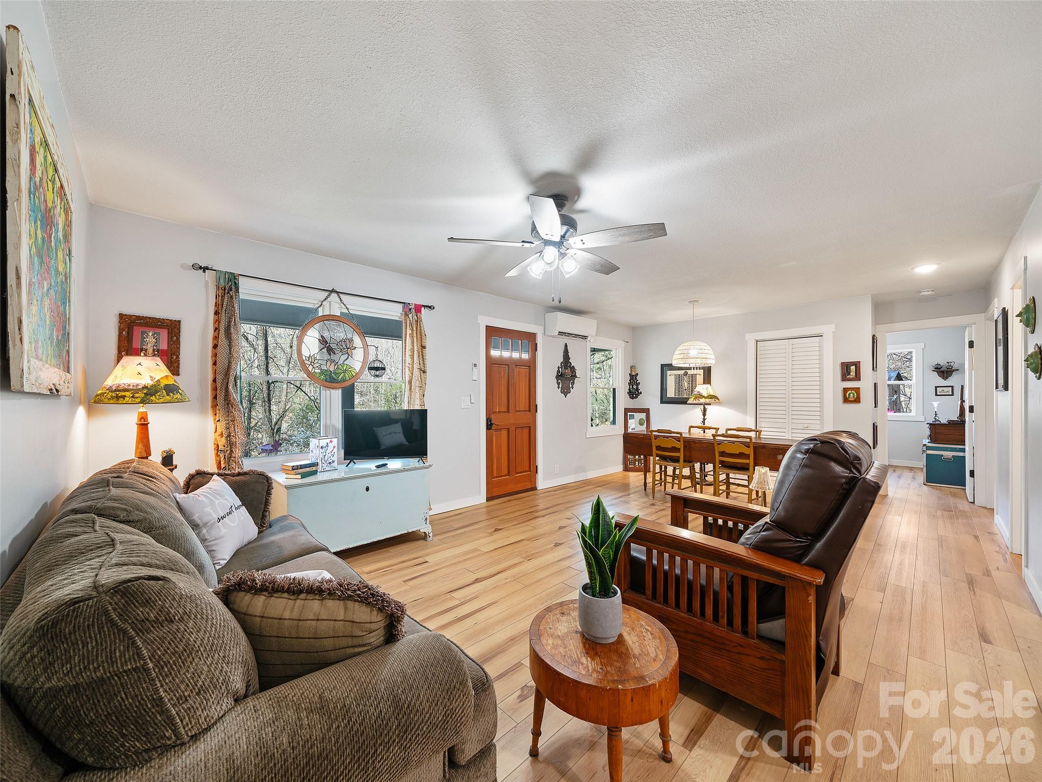 1280 Old Mine Fork Road — Burnsville