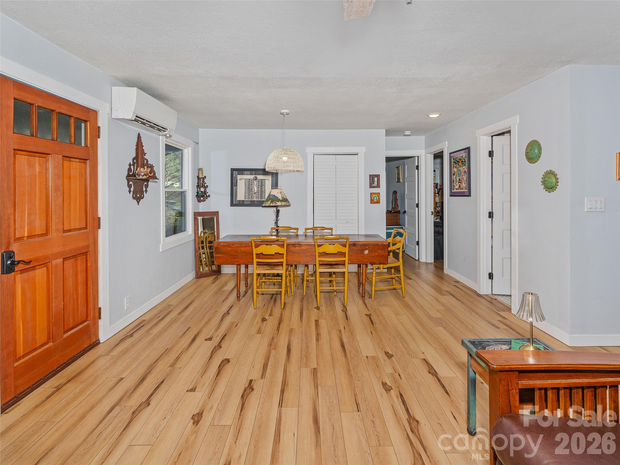 1280 Old Mine Fork Road — Burnsville