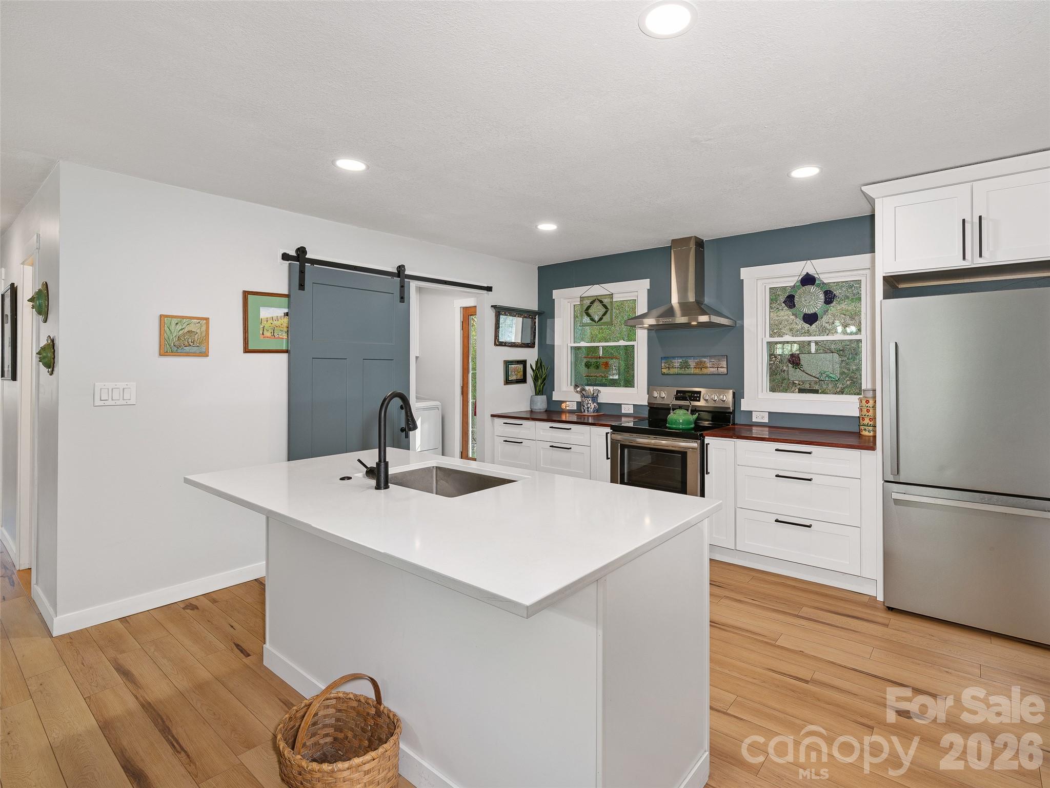 1280 Old Mine Fork Road — Burnsville