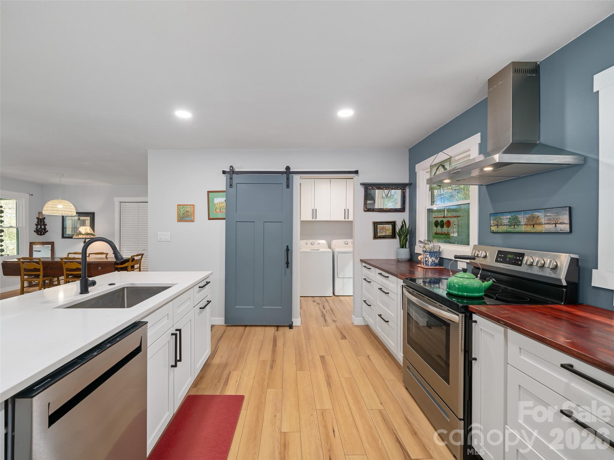 1280 Old Mine Fork Road — Burnsville