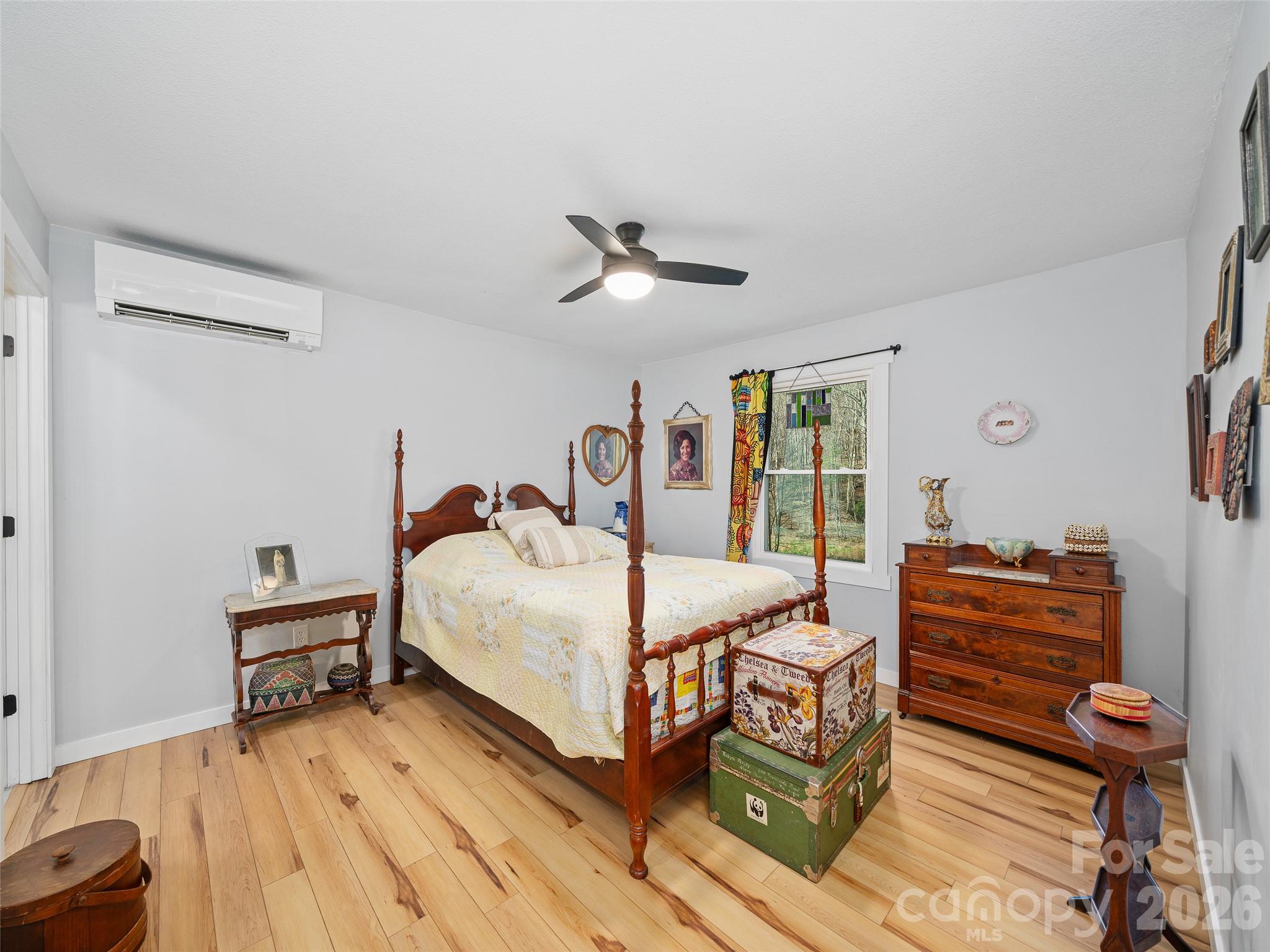 1280 Old Mine Fork Road — Burnsville