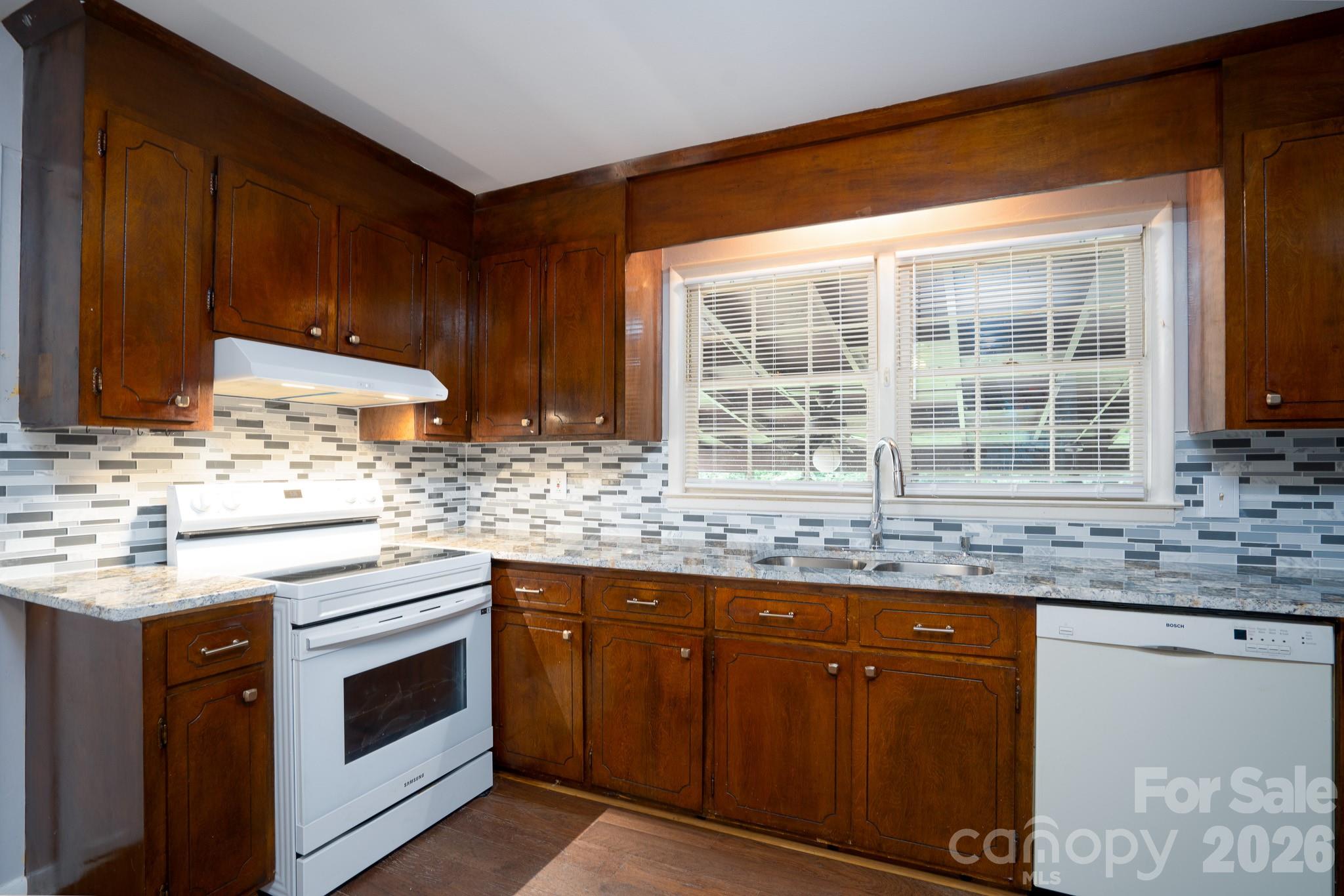 5742 faulconbridge Road — Charlotte