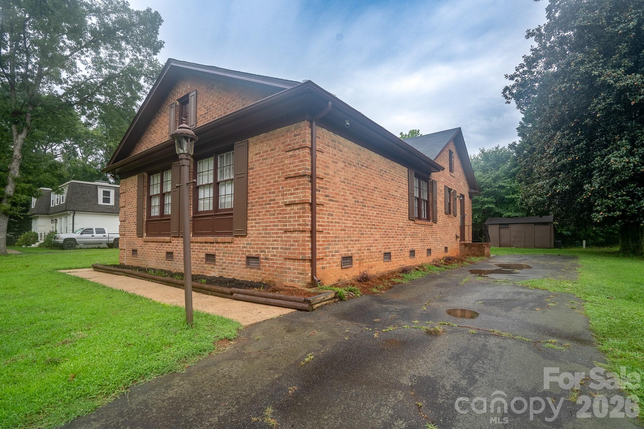 5742 faulconbridge Road — Charlotte