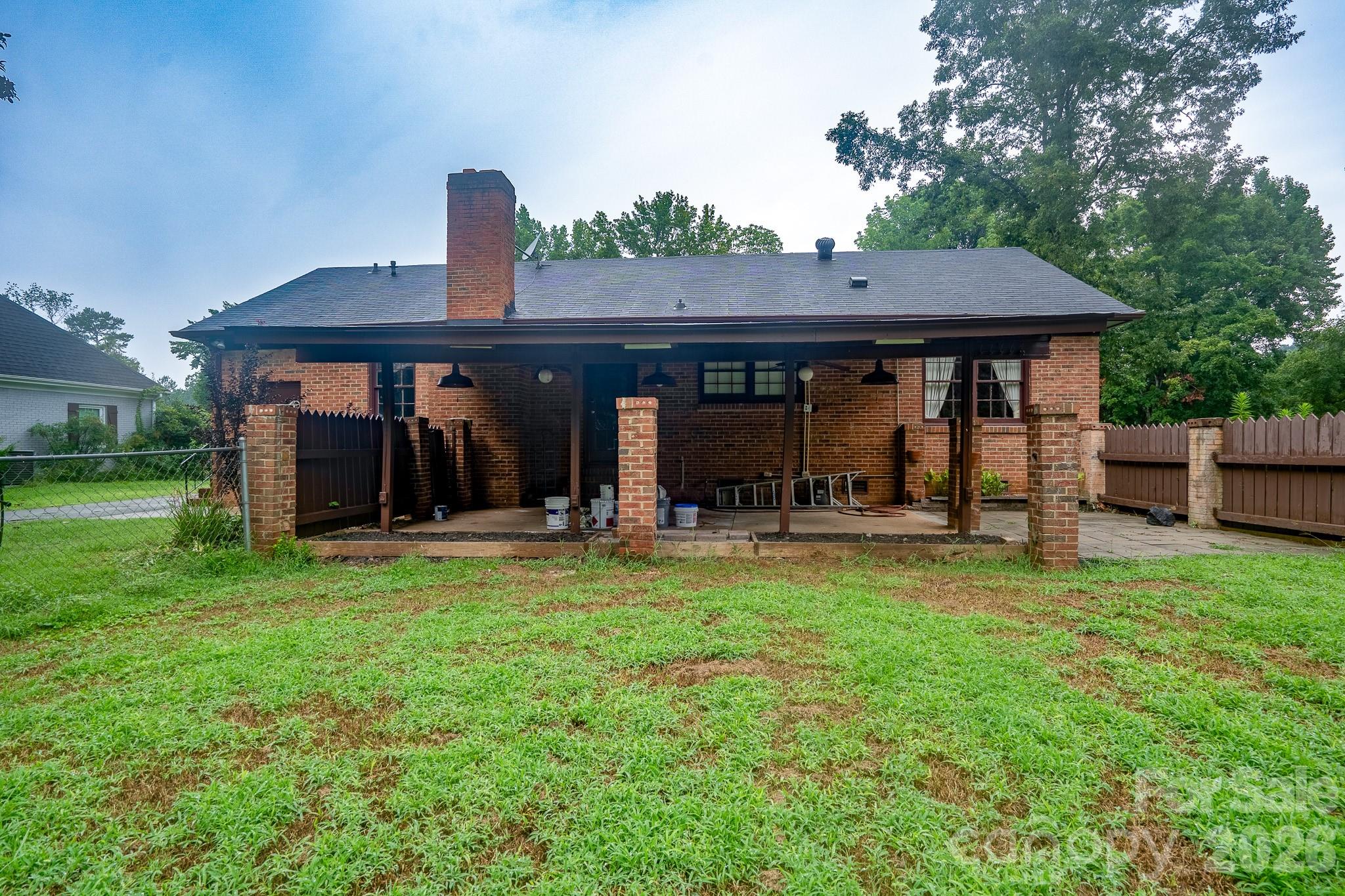 5742 faulconbridge Road — Charlotte
