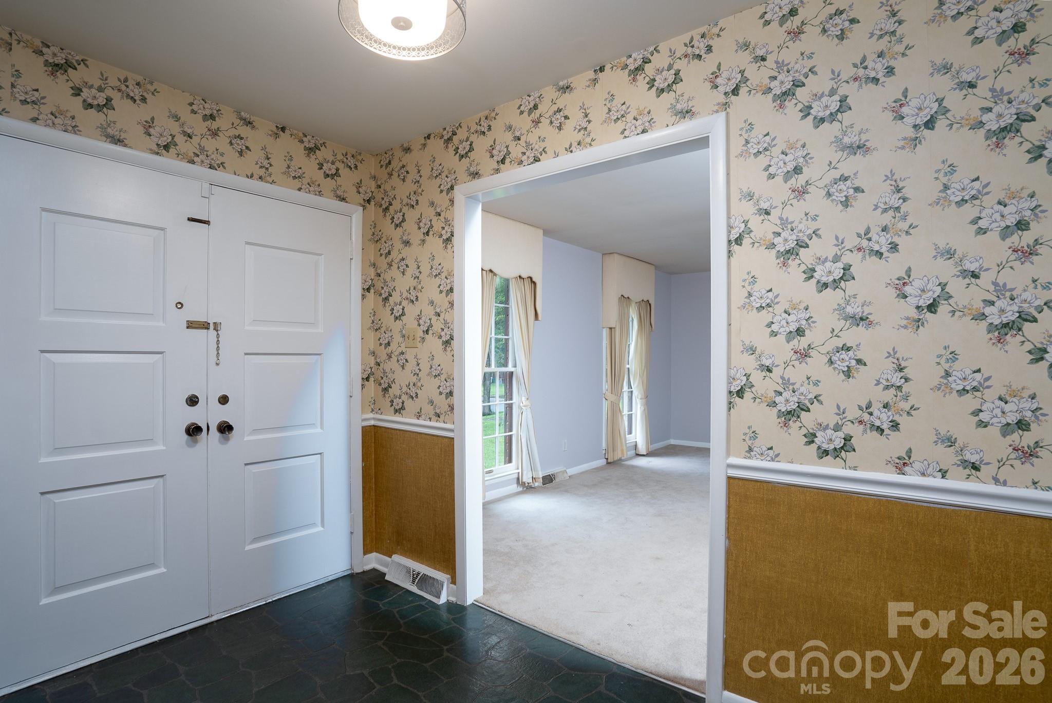 5742 faulconbridge Road — Charlotte