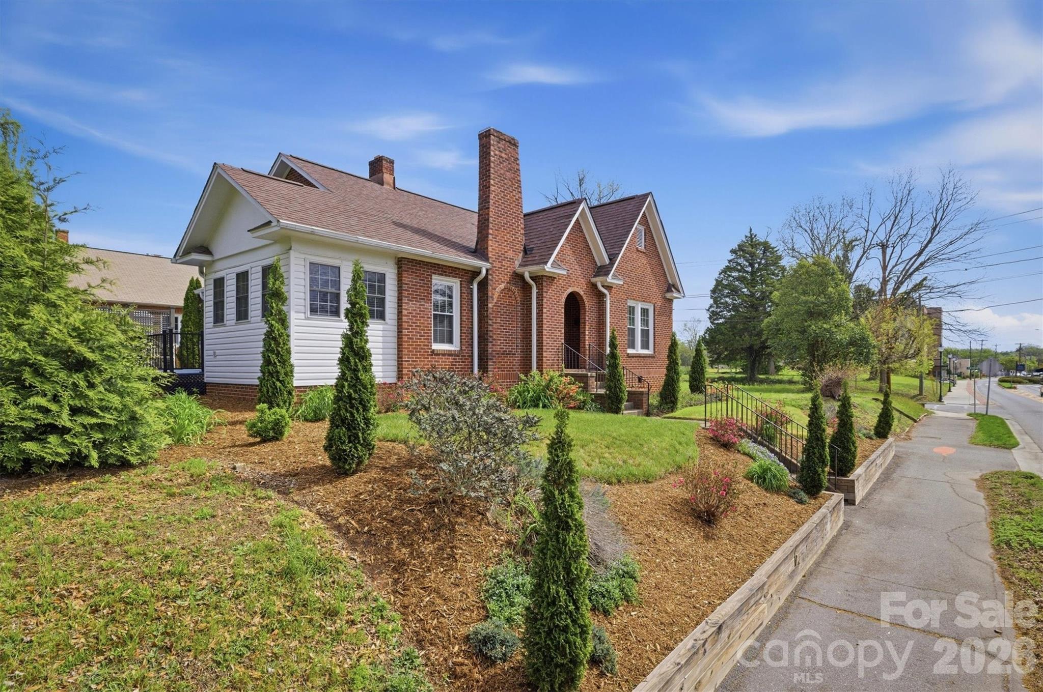406 N Green Street — Morganton
