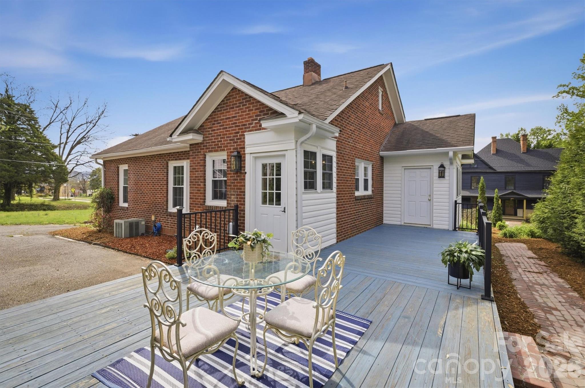 406 N Green Street — Morganton