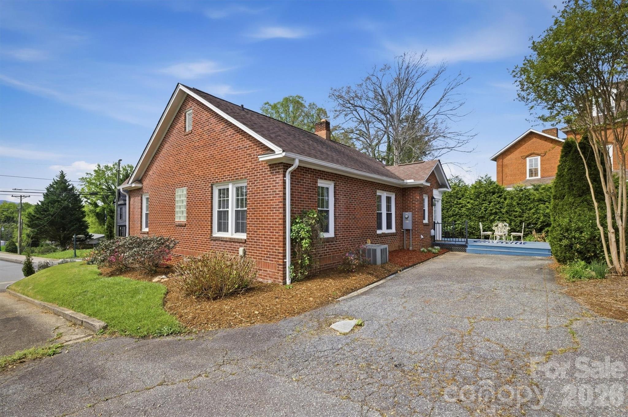 406 N Green Street — Morganton