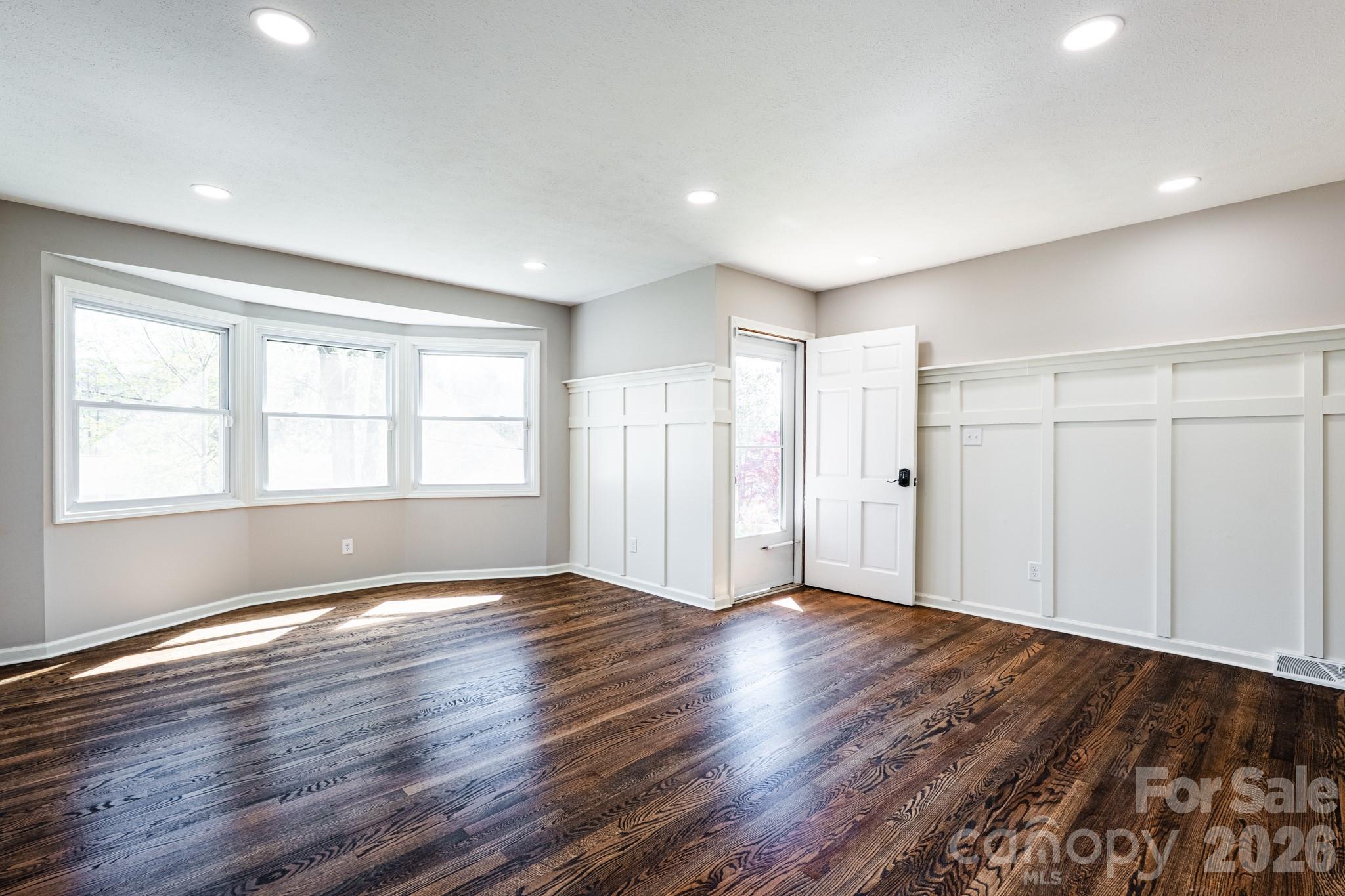 8 Hillview Road — Asheville