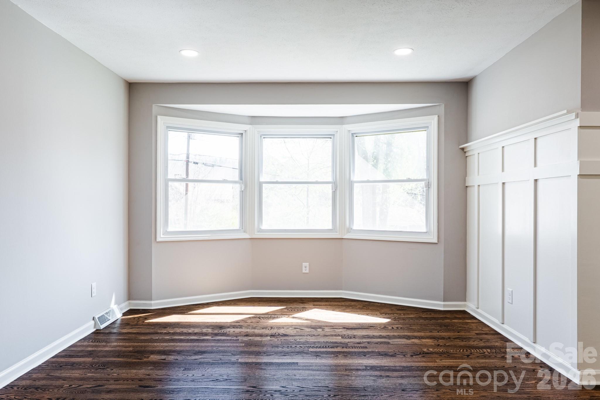 8 Hillview Road — Asheville