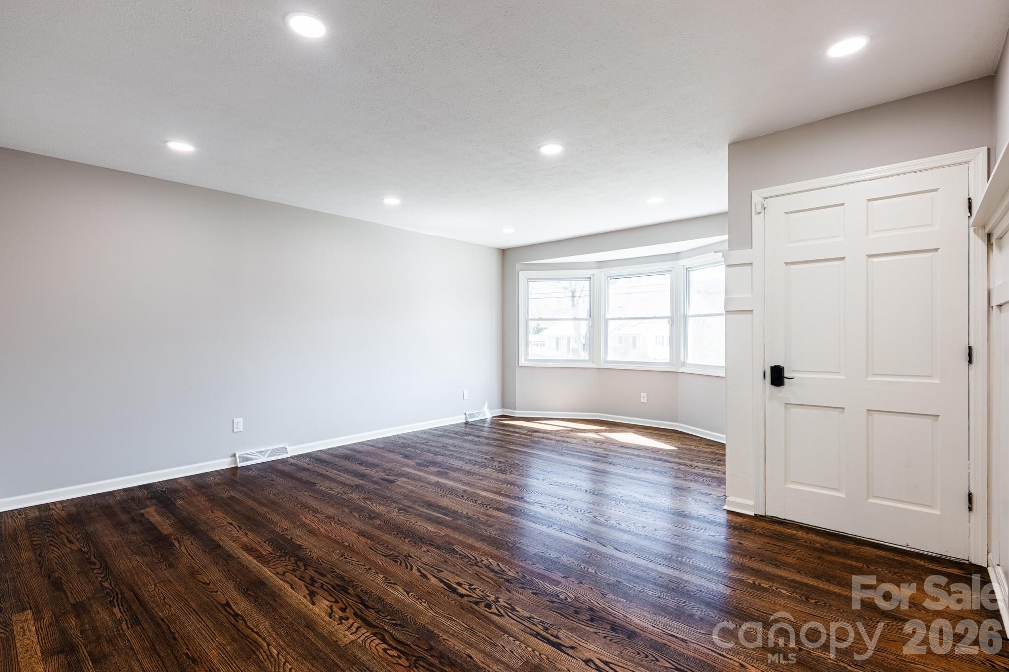 8 Hillview Road — Asheville