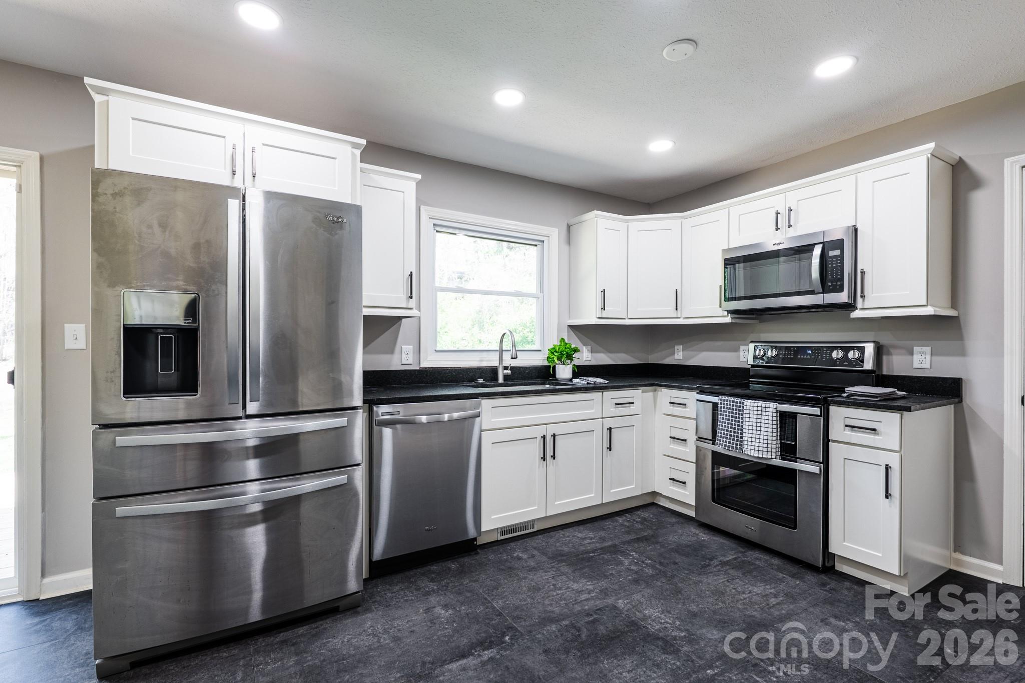 8 Hillview Road — Asheville