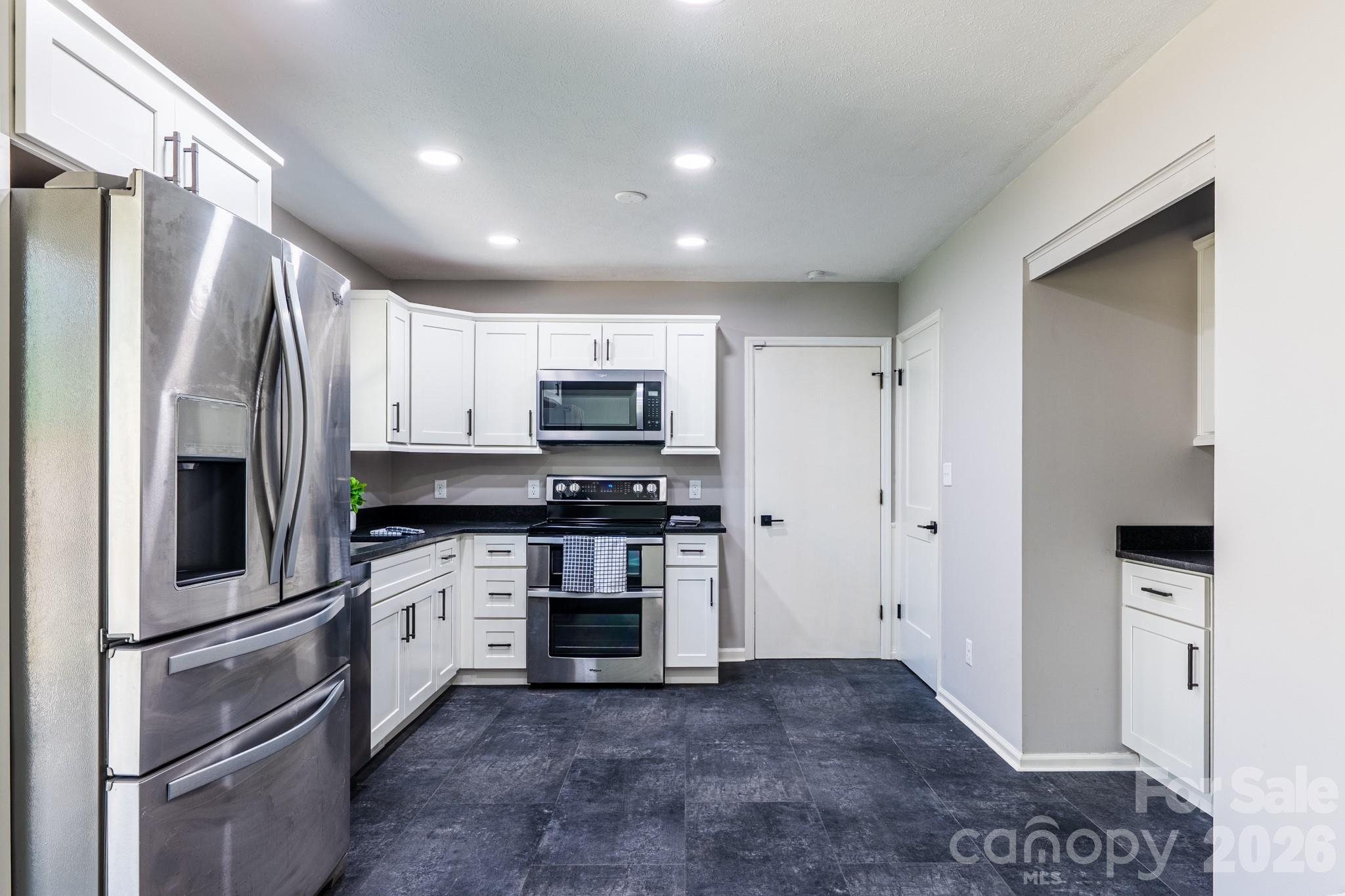8 Hillview Road — Asheville