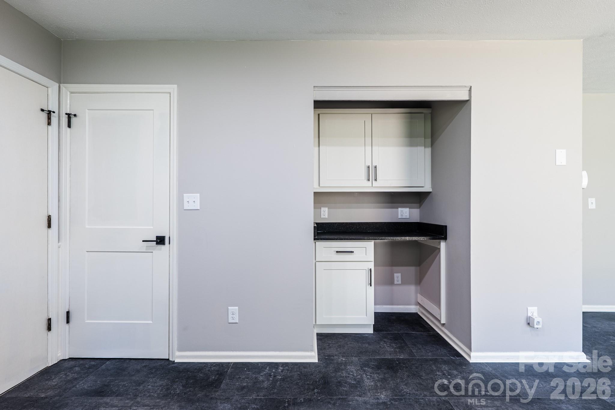 8 Hillview Road — Asheville