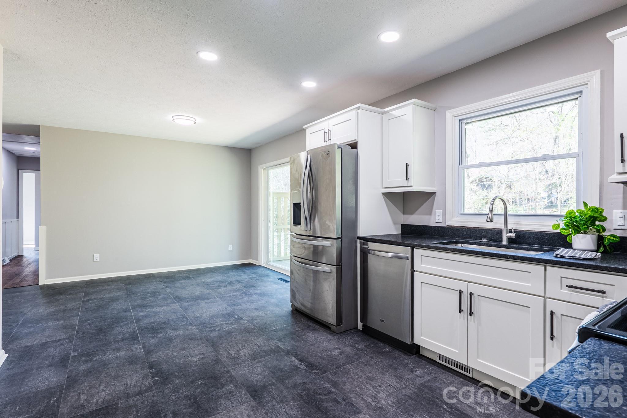 8 Hillview Road — Asheville
