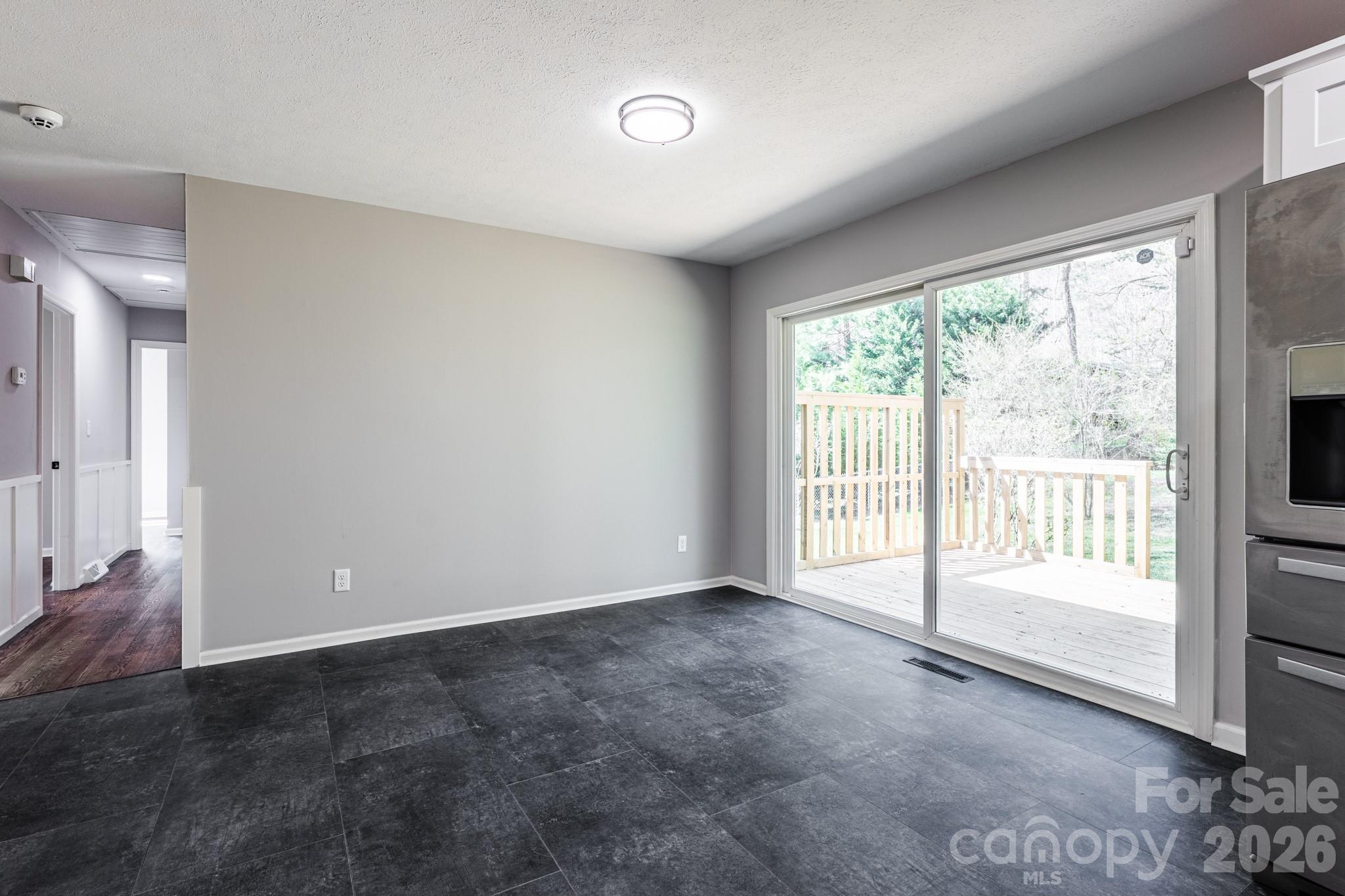 8 Hillview Road — Asheville
