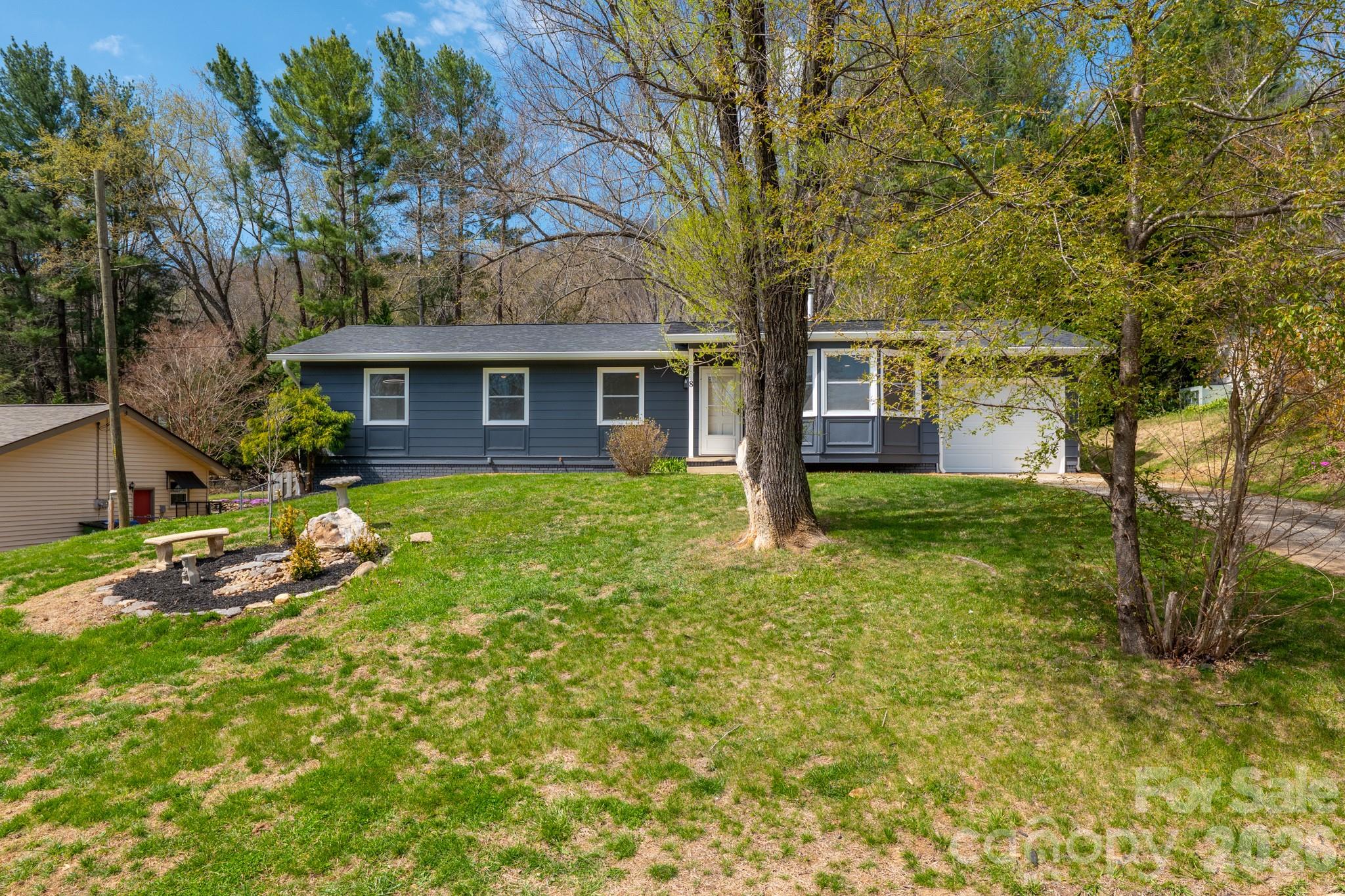 8 Hillview Road — Asheville