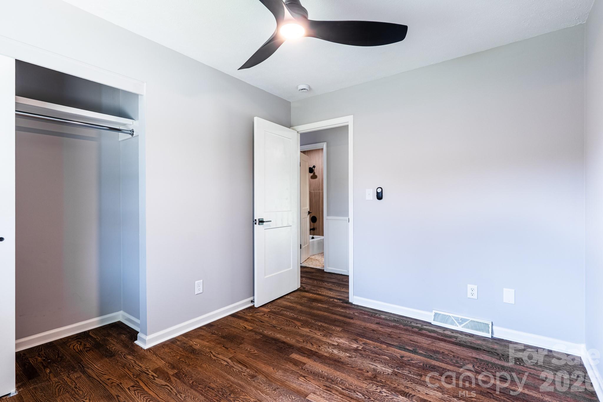 8 Hillview Road — Asheville