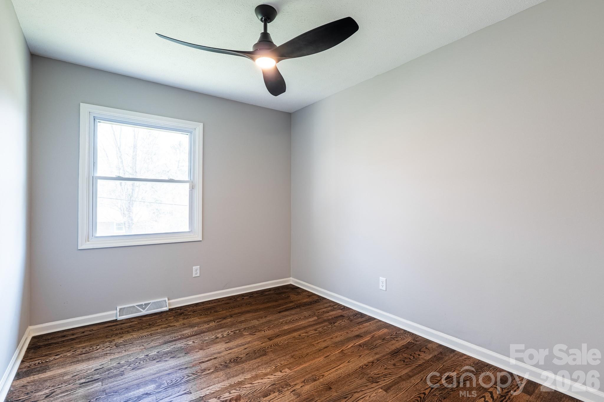 8 Hillview Road — Asheville