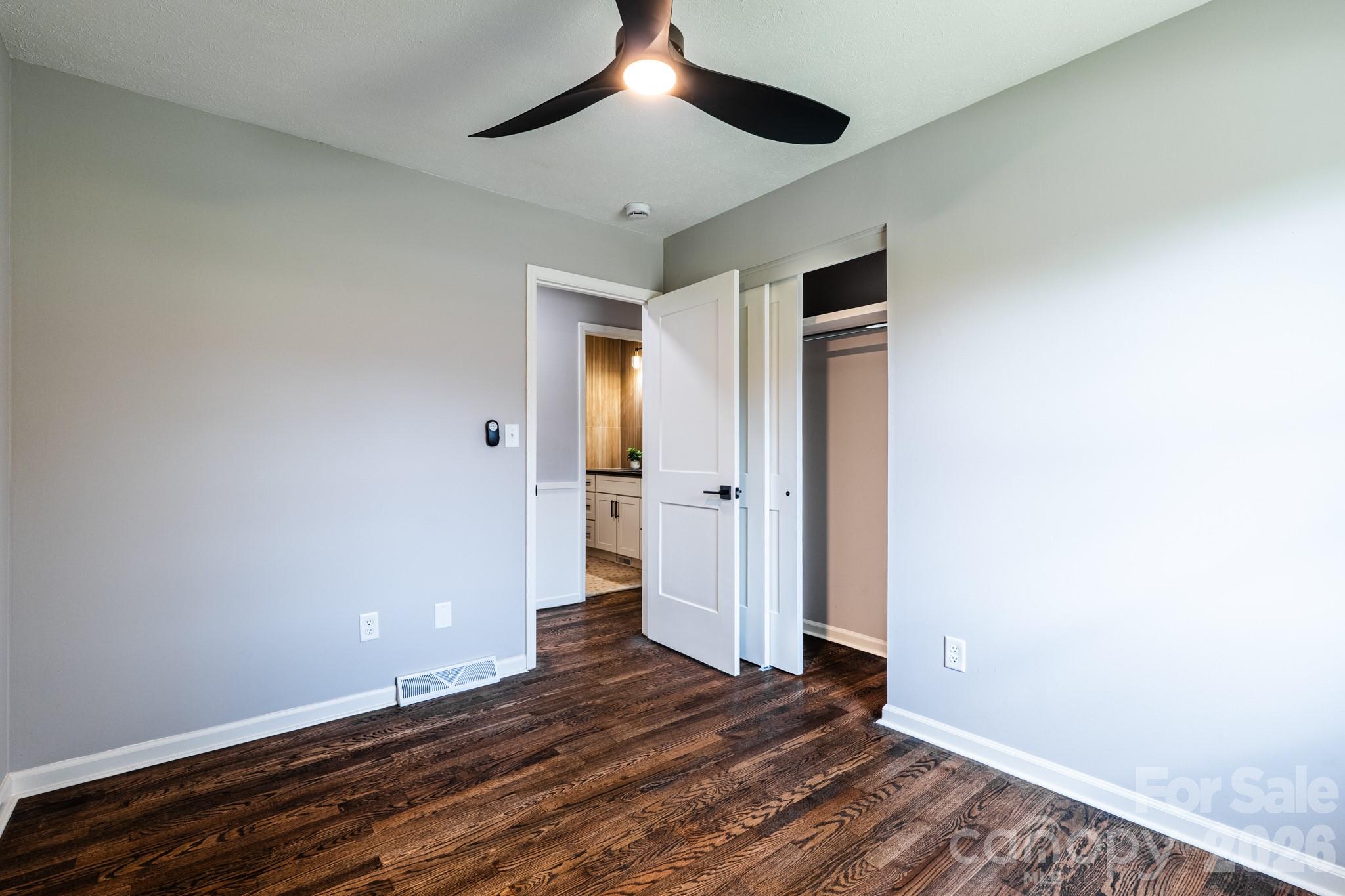 8 Hillview Road — Asheville