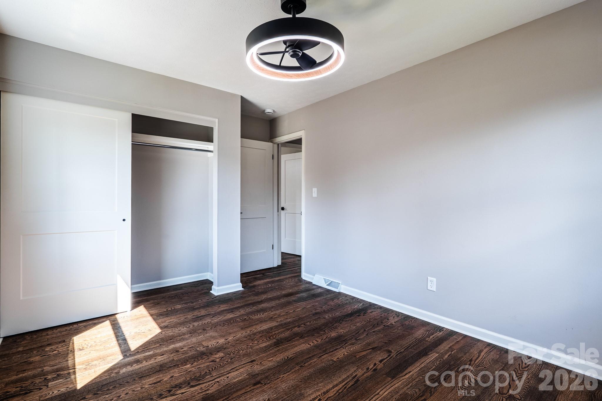8 Hillview Road — Asheville