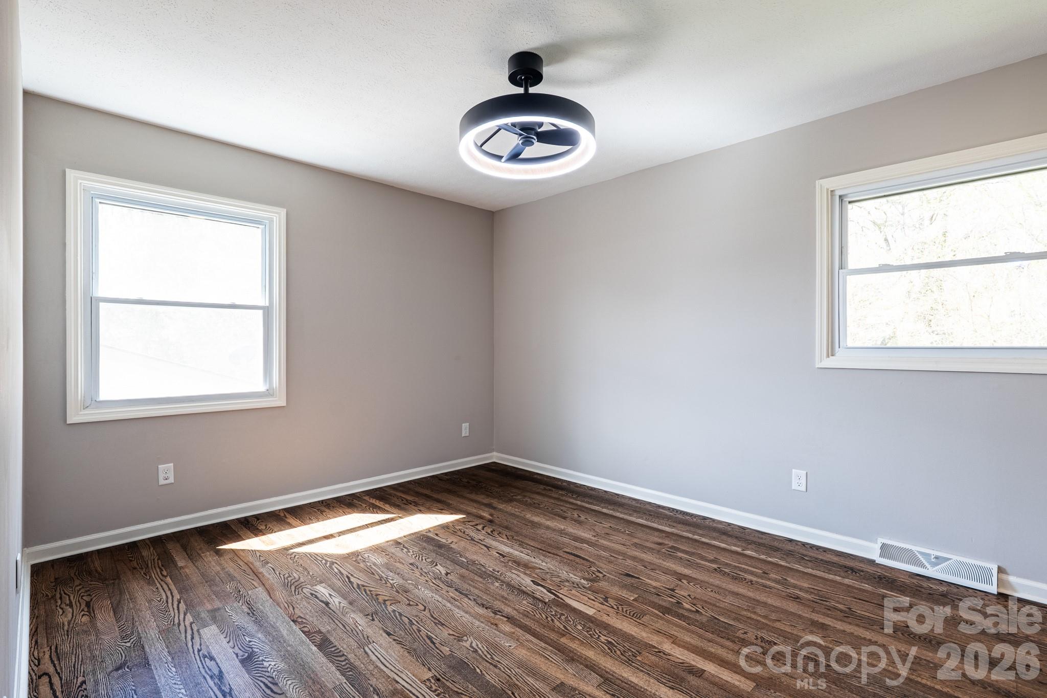 8 Hillview Road — Asheville