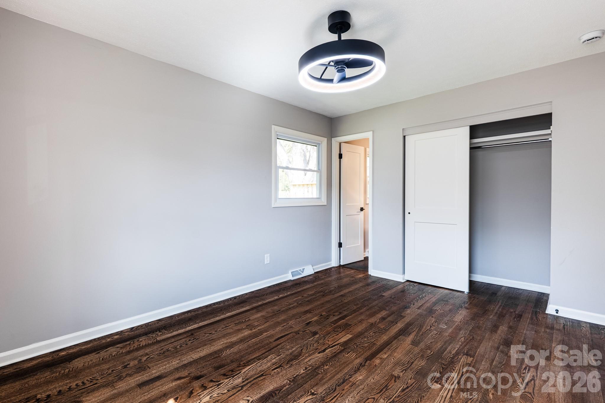 8 Hillview Road — Asheville