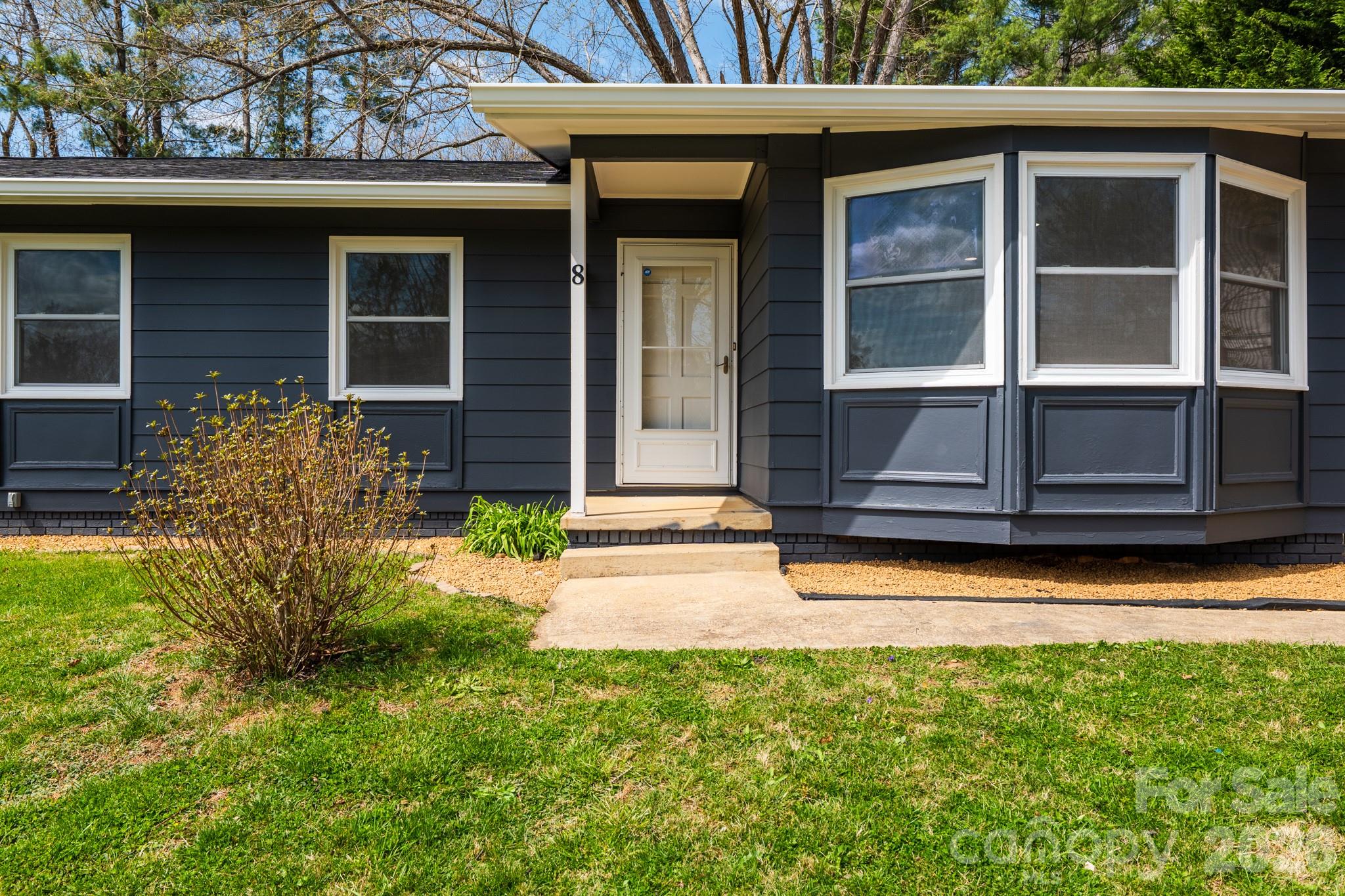 8 Hillview Road — Asheville