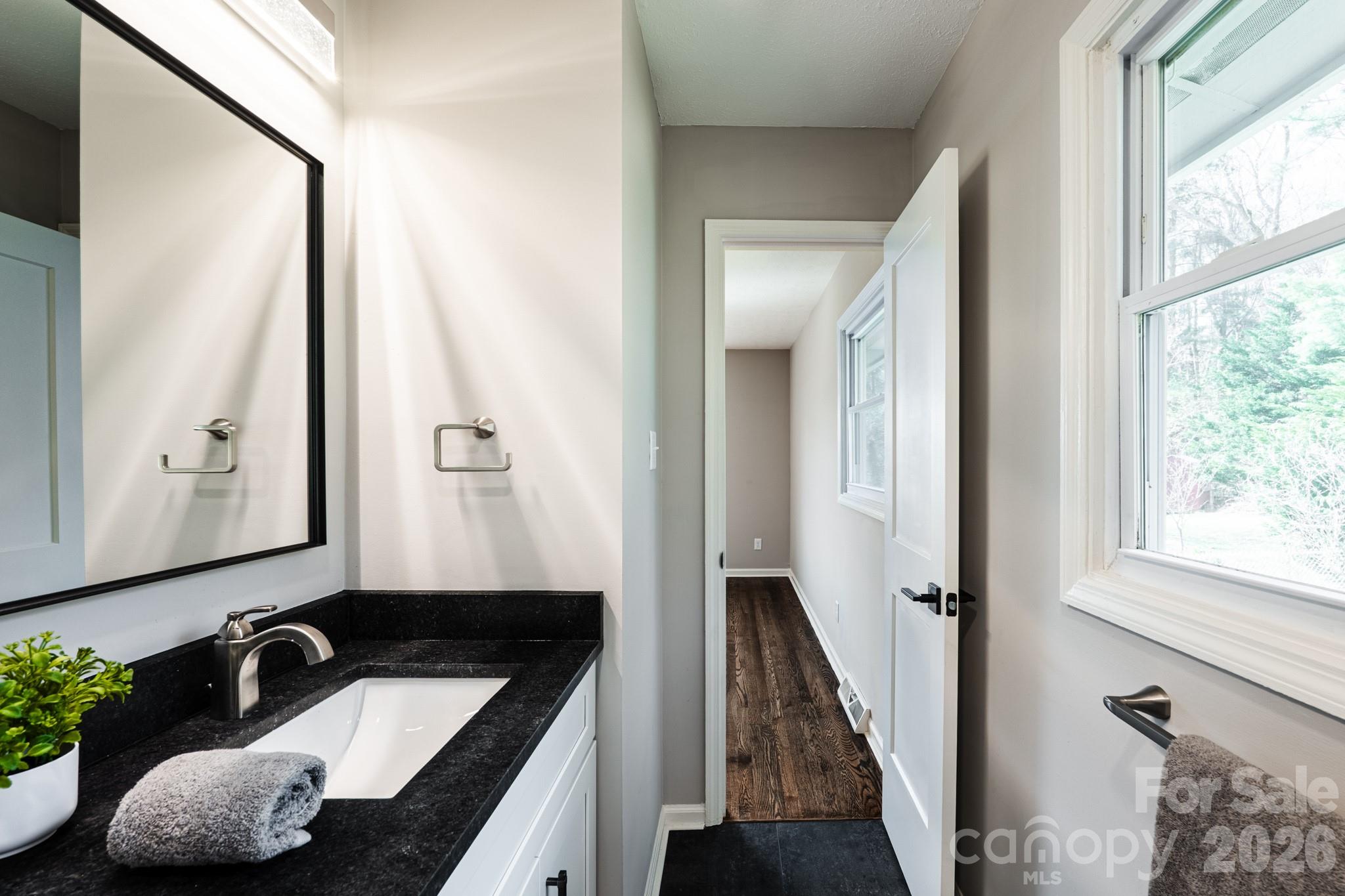 8 Hillview Road — Asheville