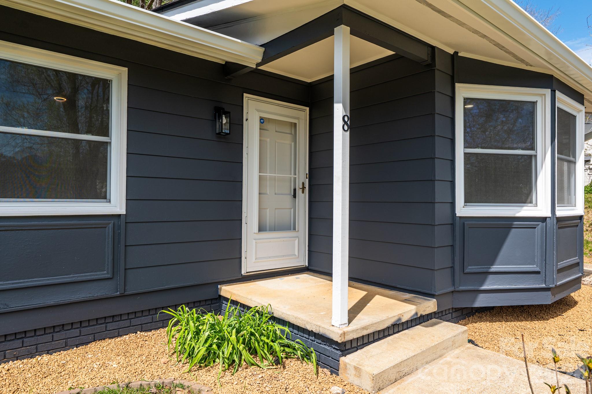 8 Hillview Road — Asheville