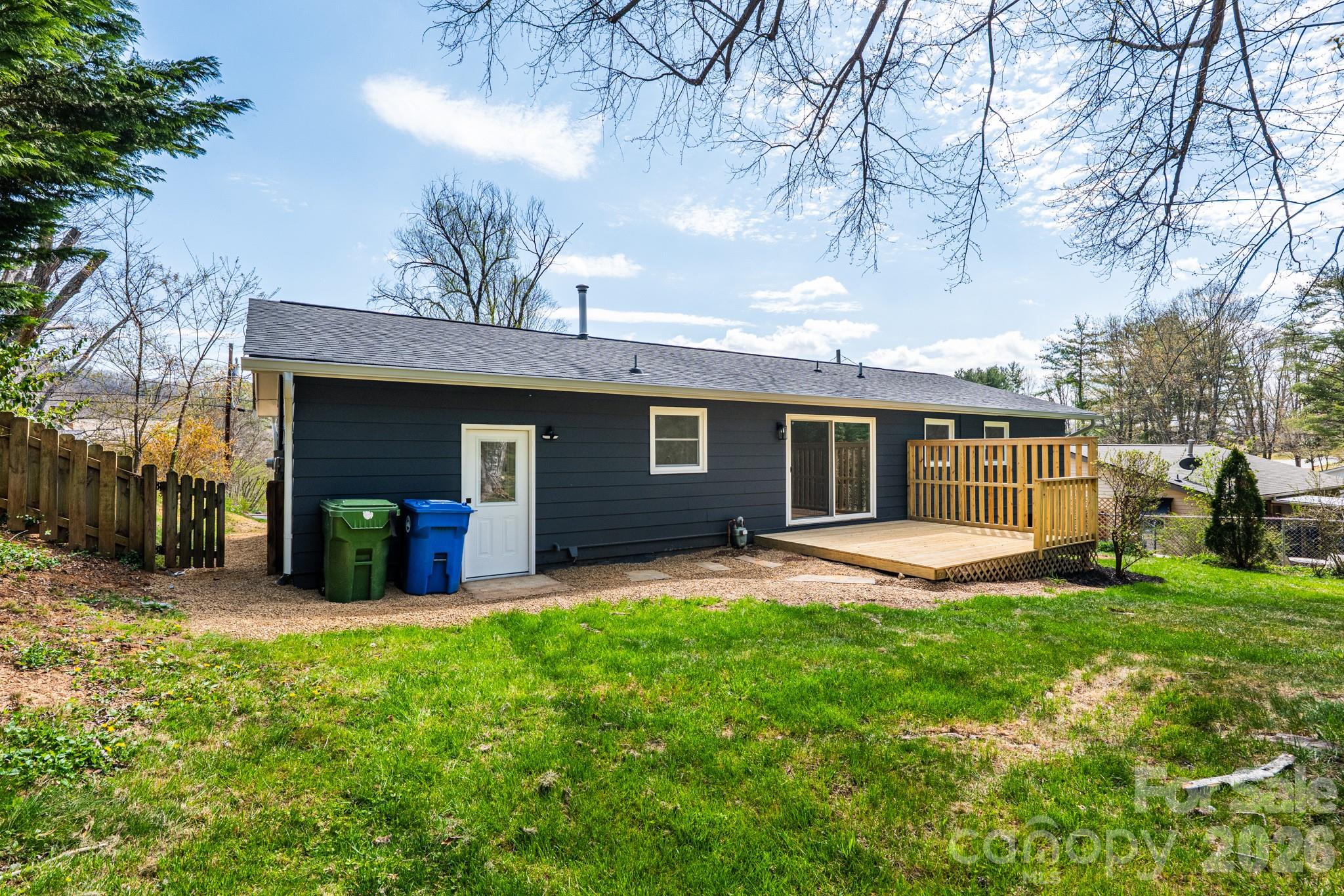 8 Hillview Road — Asheville