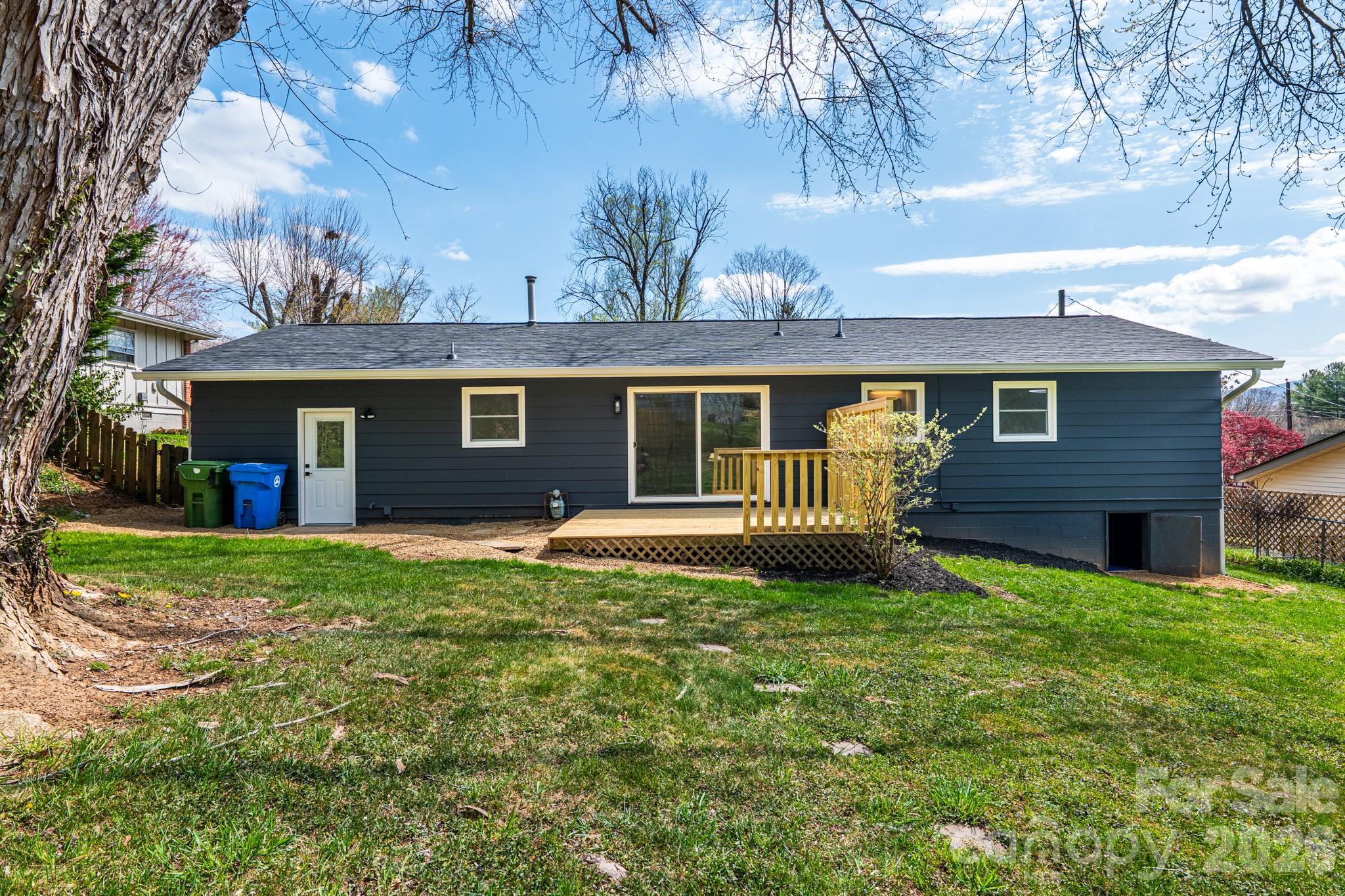 8 Hillview Road — Asheville