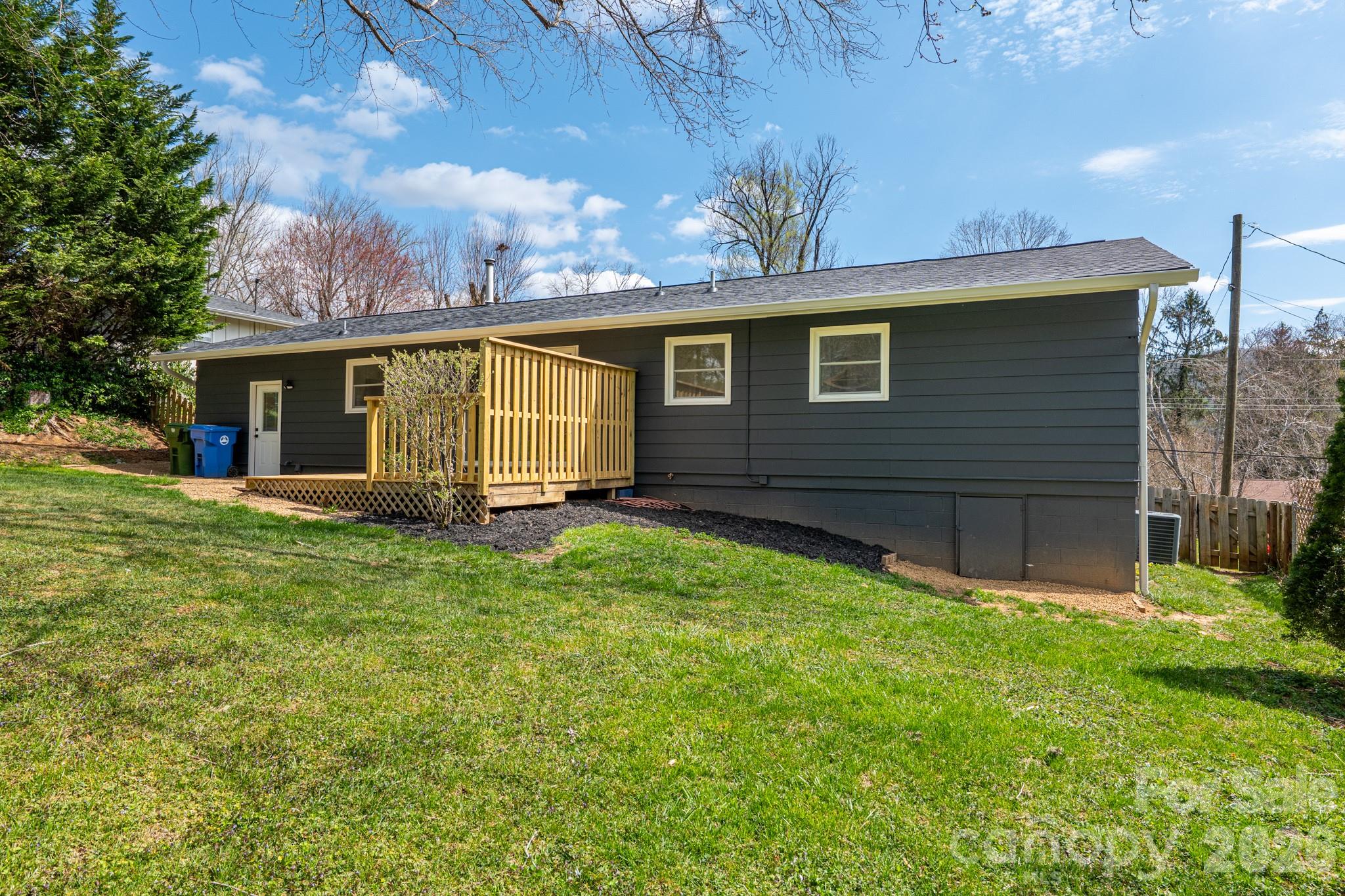 8 Hillview Road — Asheville