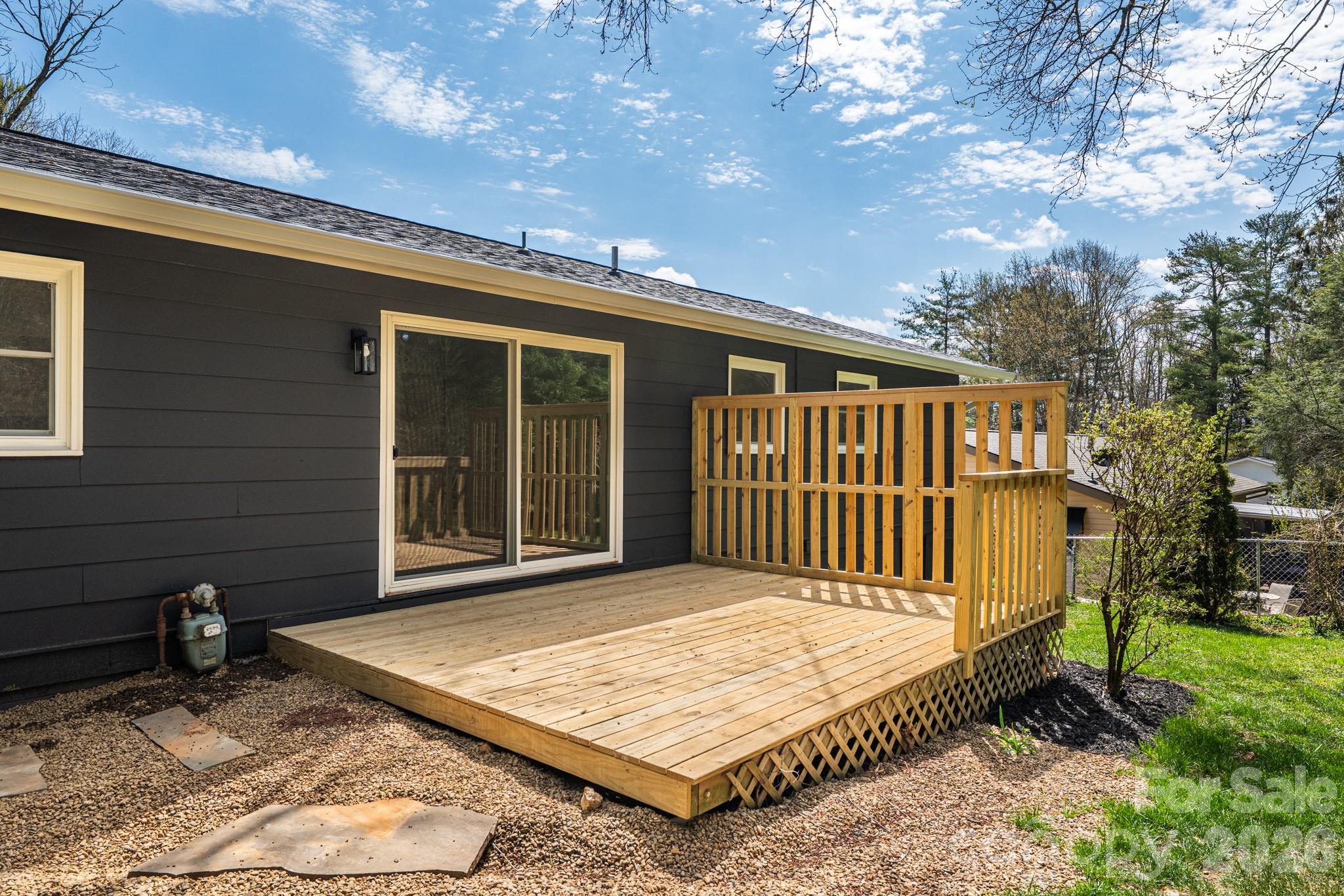 8 Hillview Road — Asheville