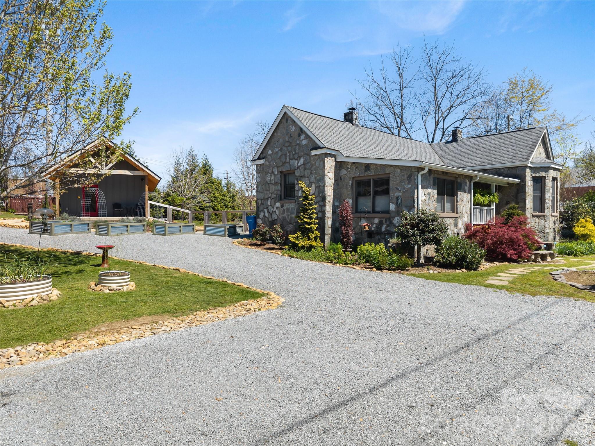 60 W Morgan Street — Brevard